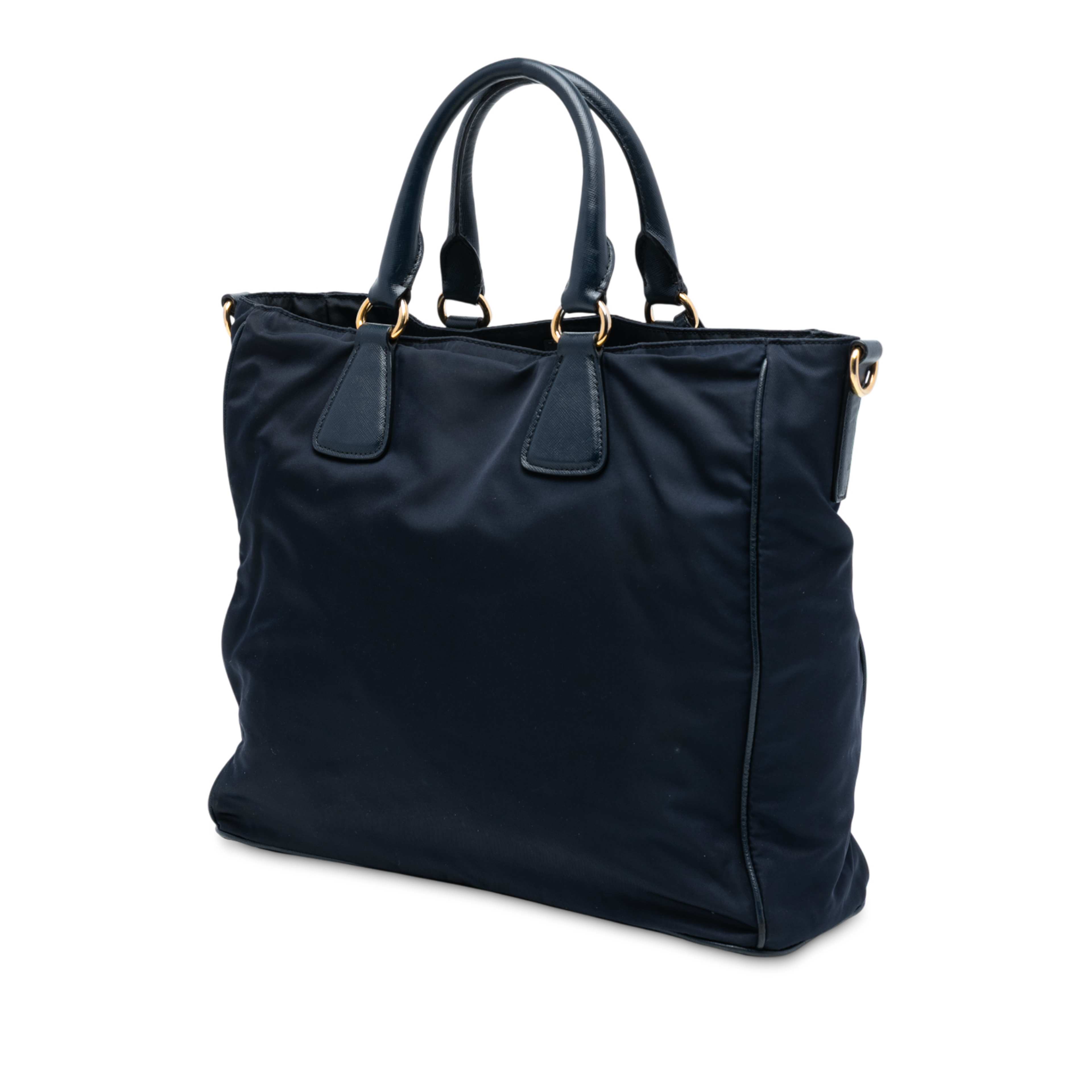 Prada Saffiano Trimmed Tessuto Satchel, från Luxclusif, i färgen navy. Klicka för att öppna bilden i stort format