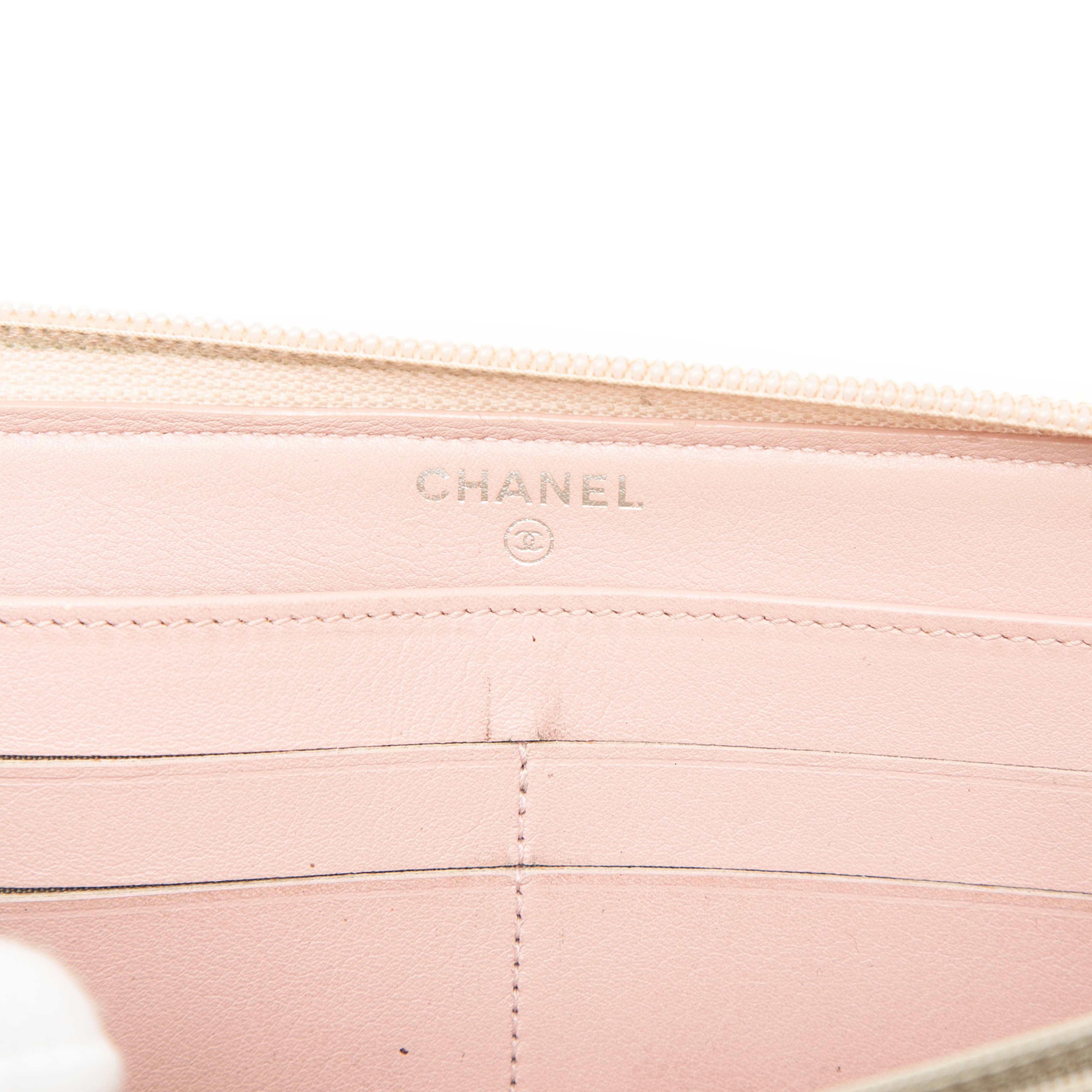 Chanel Cc Caviar Zip Around Long Wallet, från Luxclusif, i färgen rosa. Klicka för att öppna bilden i stort format