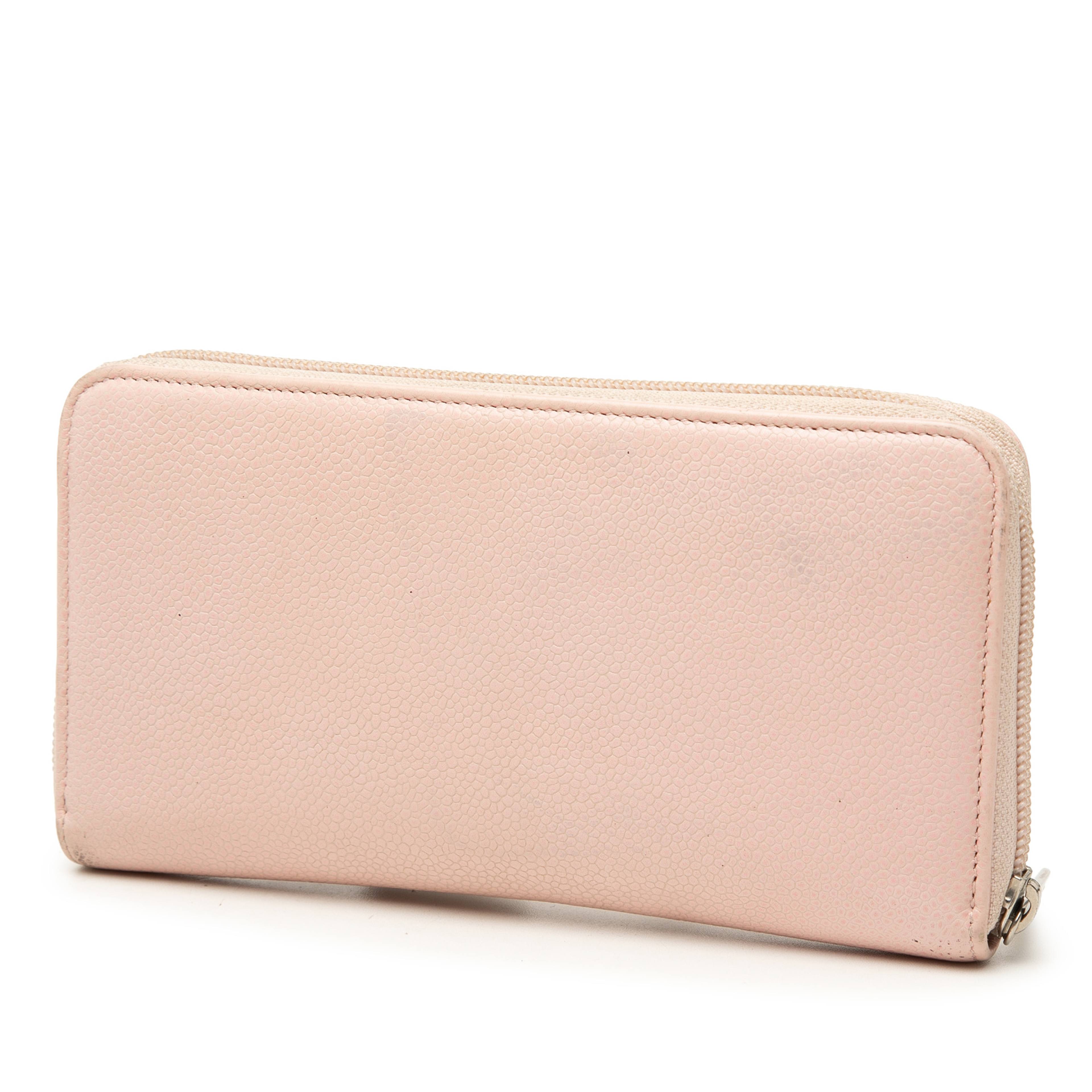 Chanel Cc Caviar Zip Around Long Wallet, från Luxclusif, i färgen rosa. Klicka för att öppna bilden i stort format