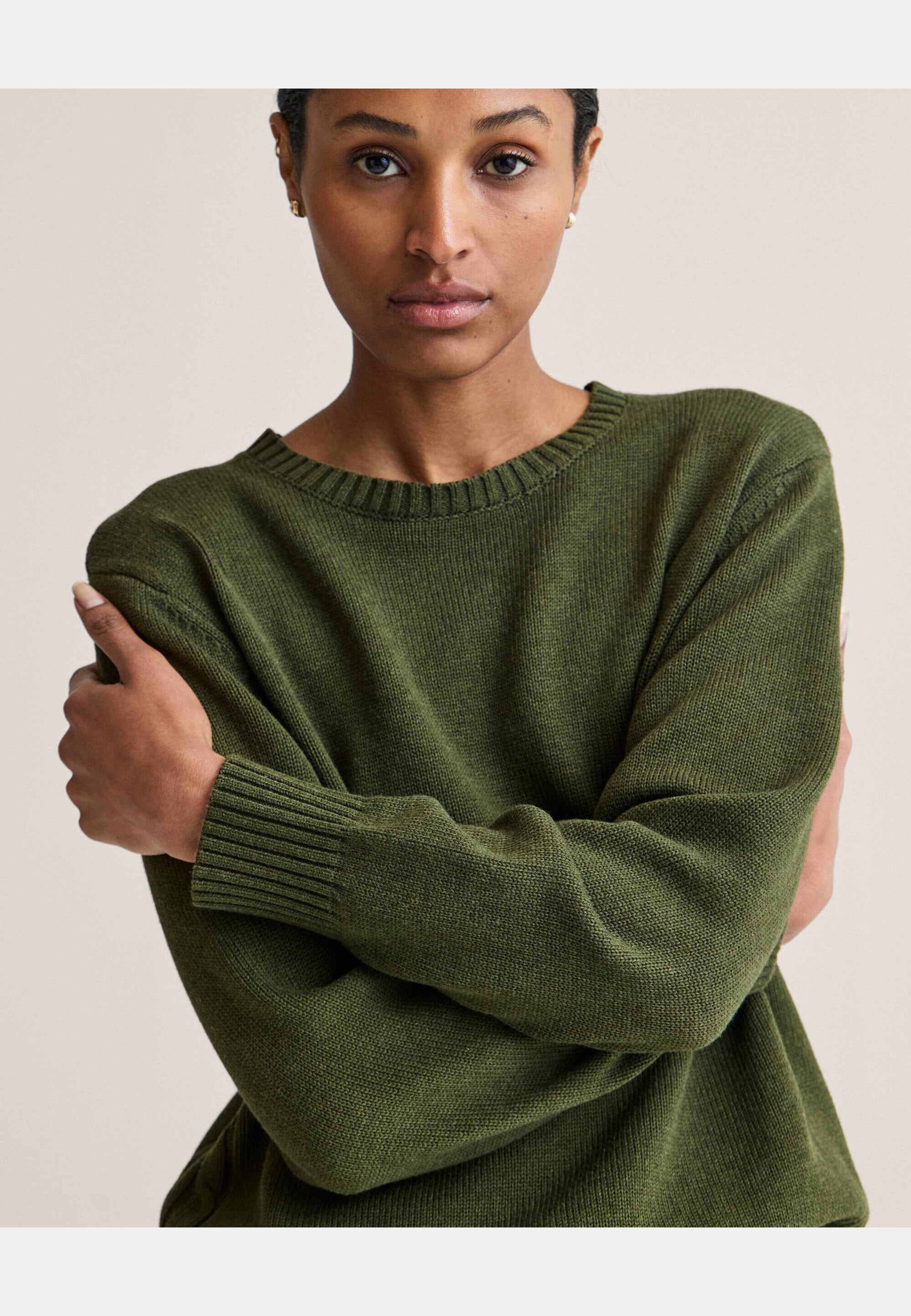 Roe Sweater, från Newhouse, i färgen mörkgrön. Klicka för att öppna bilden i stort format
