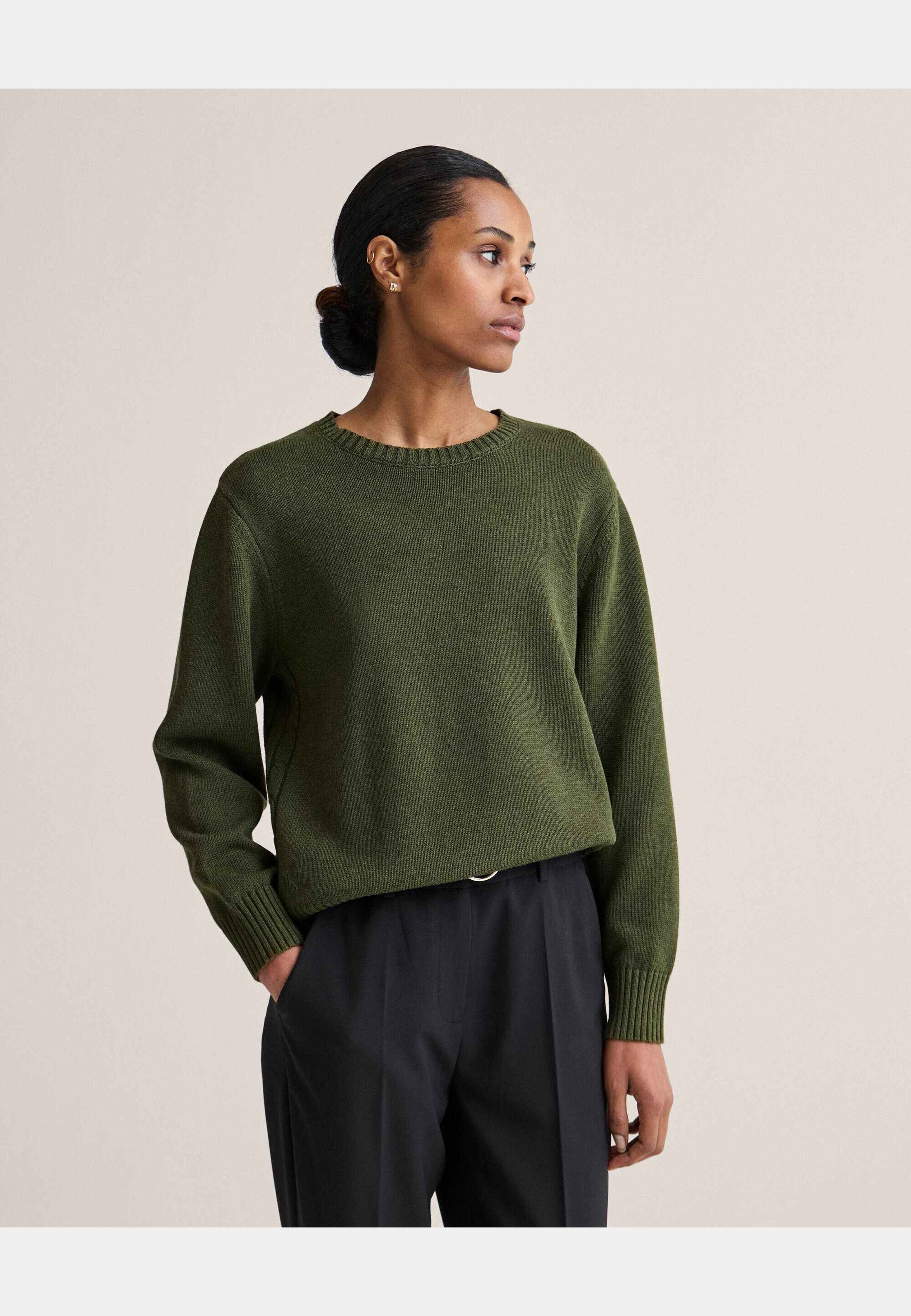 Roe Sweater, från Newhouse, i färgen mörkgrön. Klicka för att öppna bilden i stort format