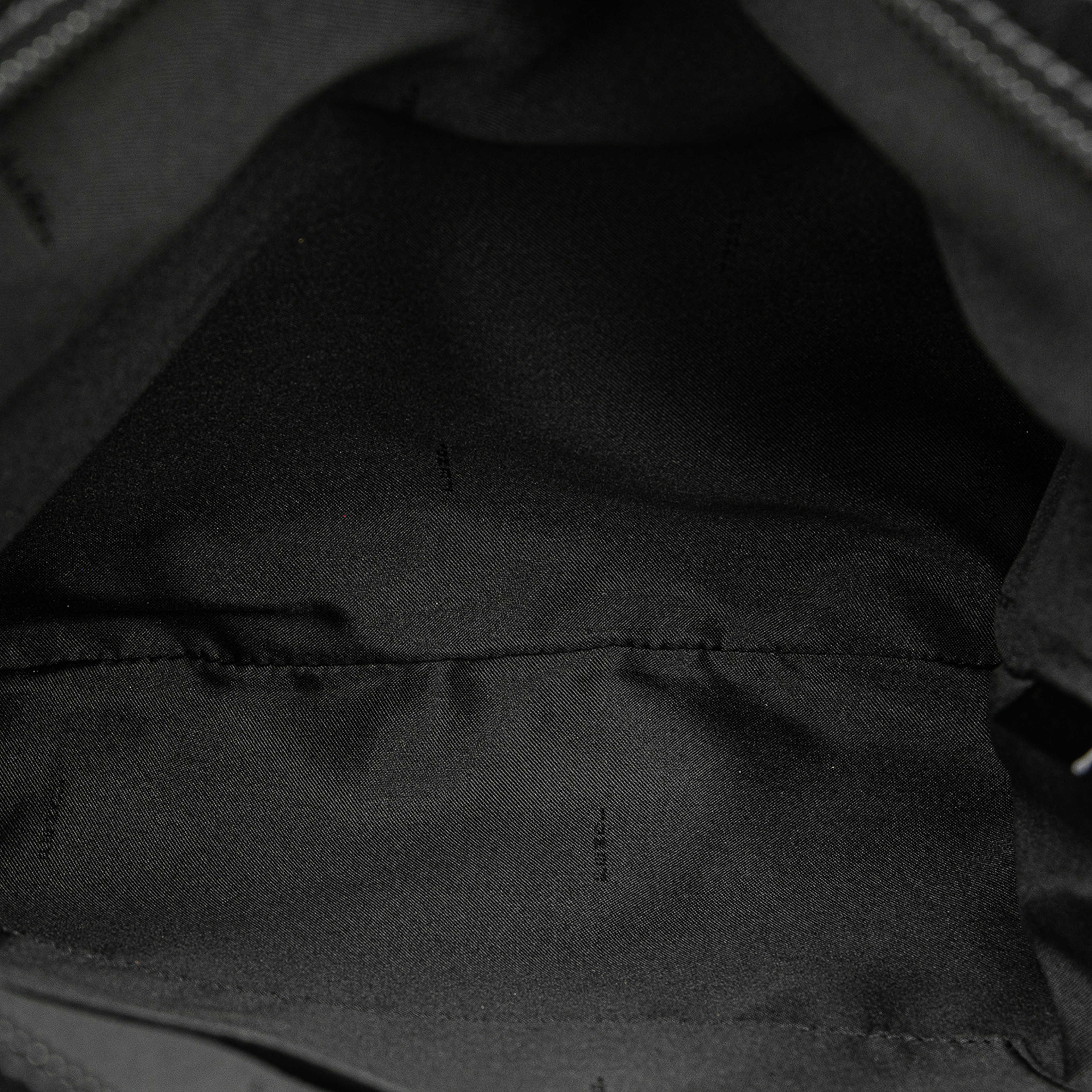 Fendi Zucchino Canvas Crossbody, från Luxclusif, i färgen black. Klicka för att öppna bilden i stort format