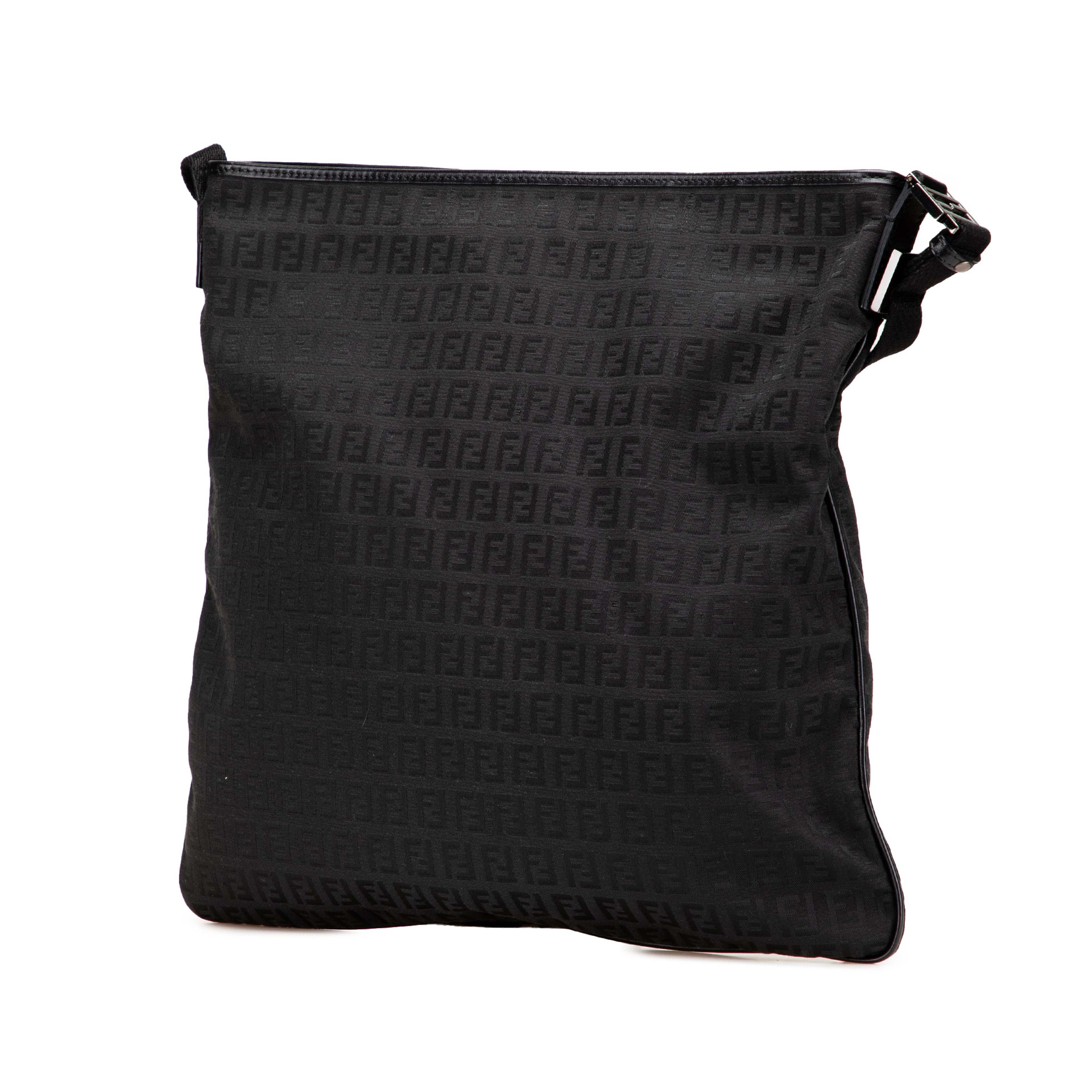 Fendi Zucchino Canvas Crossbody, från Luxclusif, i färgen svart. Klicka för att öppna bilden i stort format