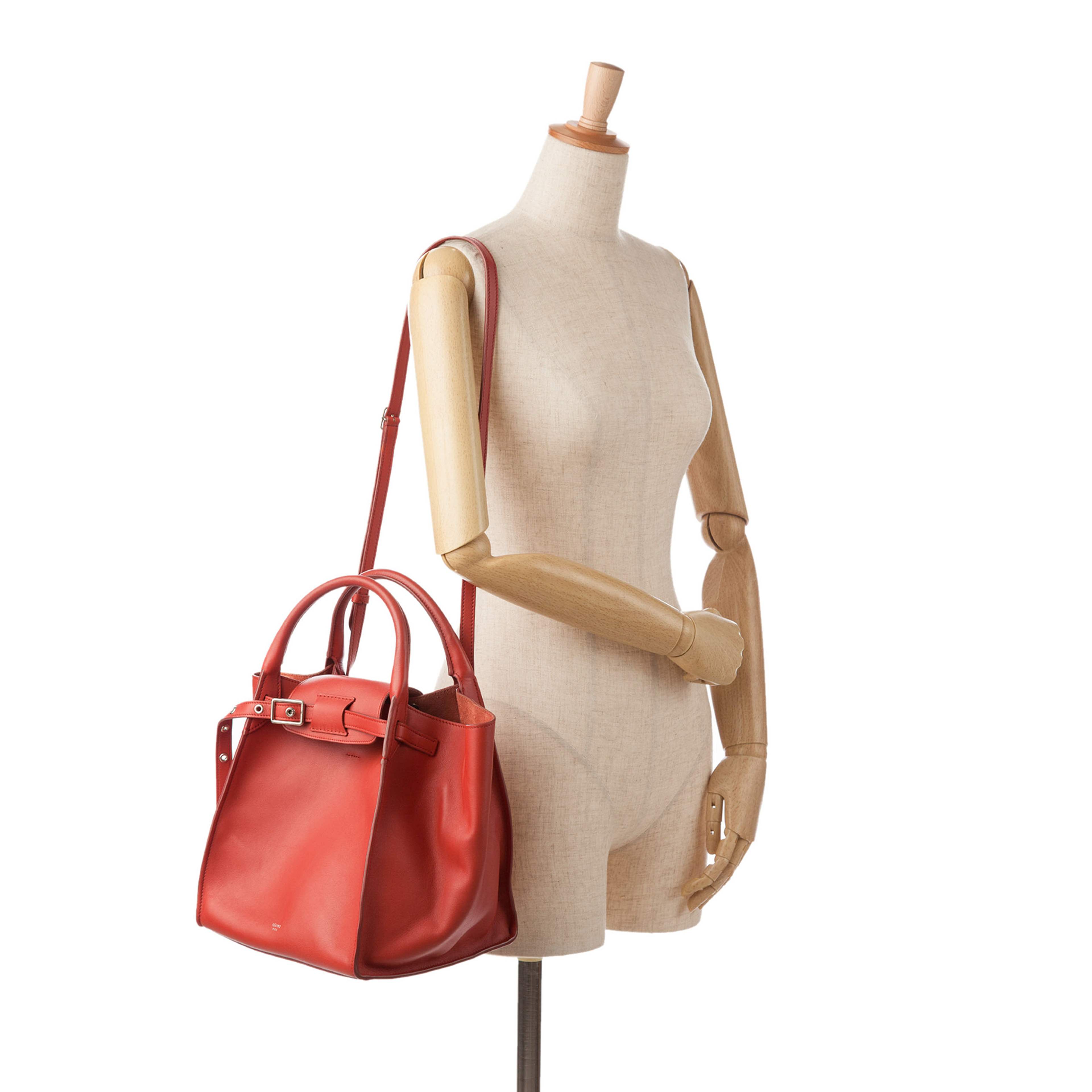 Celine Small Big Bag, från Luxclusif, i färgen röd. Klicka för att öppna bilden i stort format