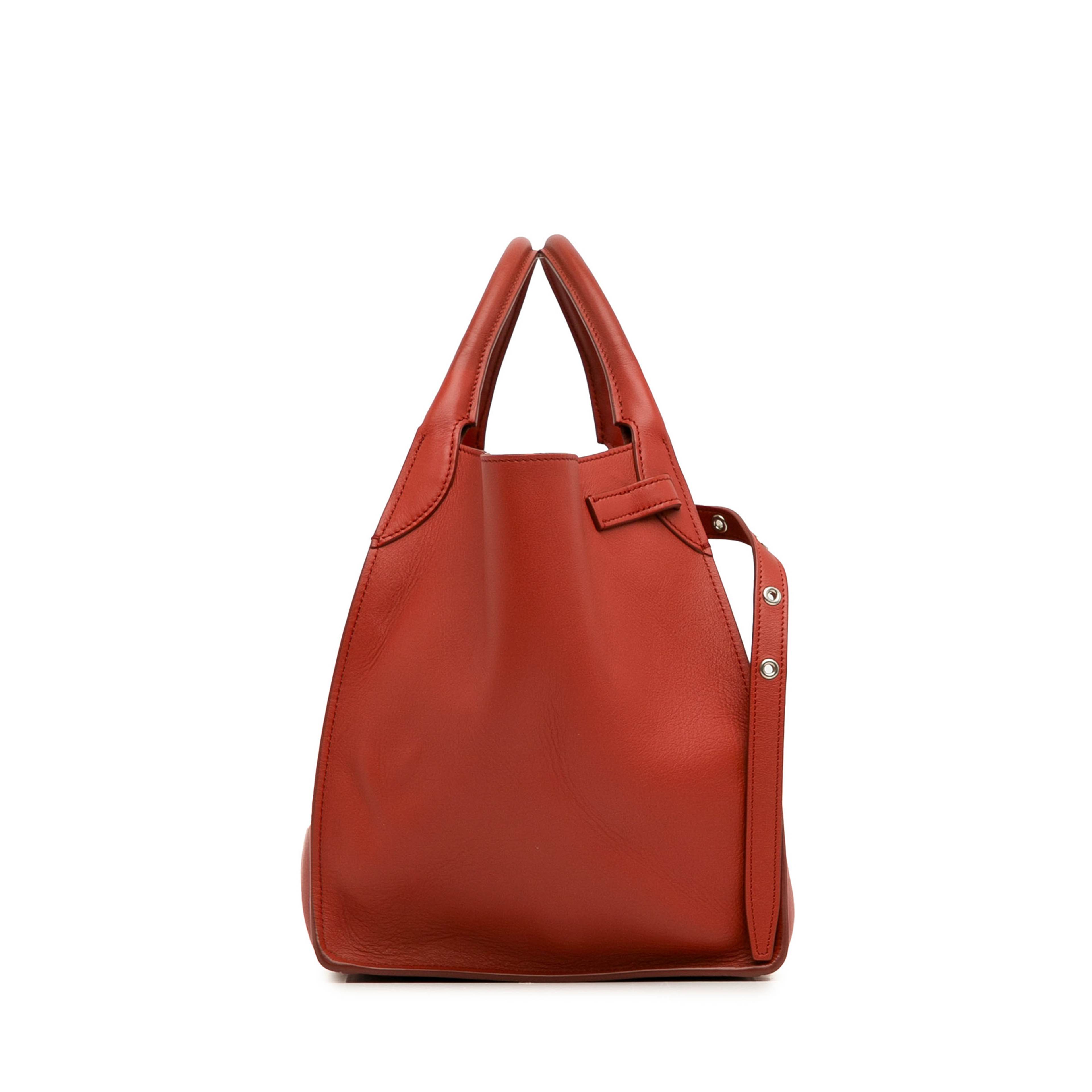 Celine Small Big Bag, från Luxclusif, i färgen röd. Klicka för att öppna bilden i stort format