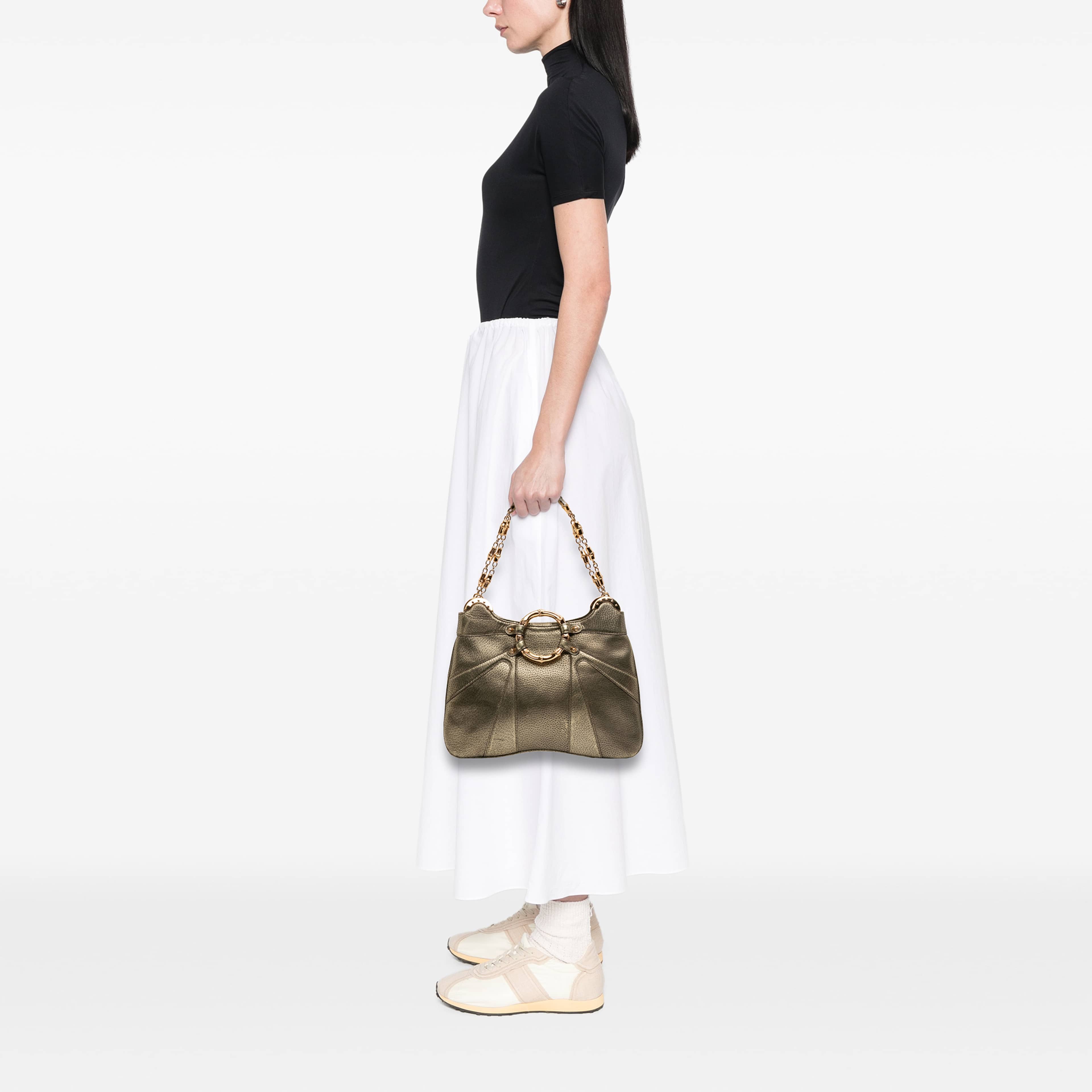 Gucci Metallic Calfskin Bamboo Ring Chain Shoulder Bag, från Luxclusif, i färgen guld. Klicka för att öppna bilden i stort format