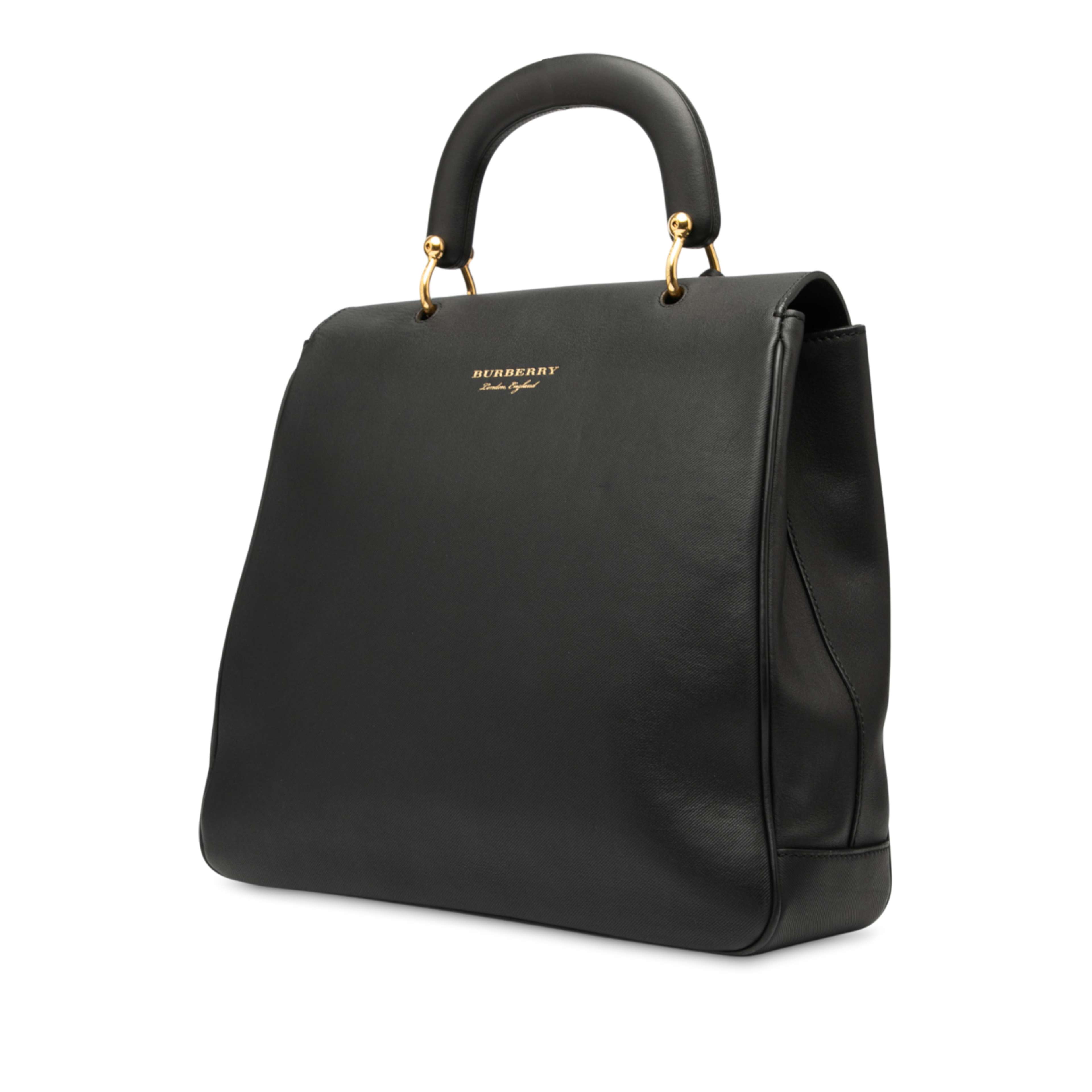 Burberry Large Trench Calfskin Dk88 Top Handle Bag, från Luxclusif, i färgen black. Klicka för att öppna bilden i stort format