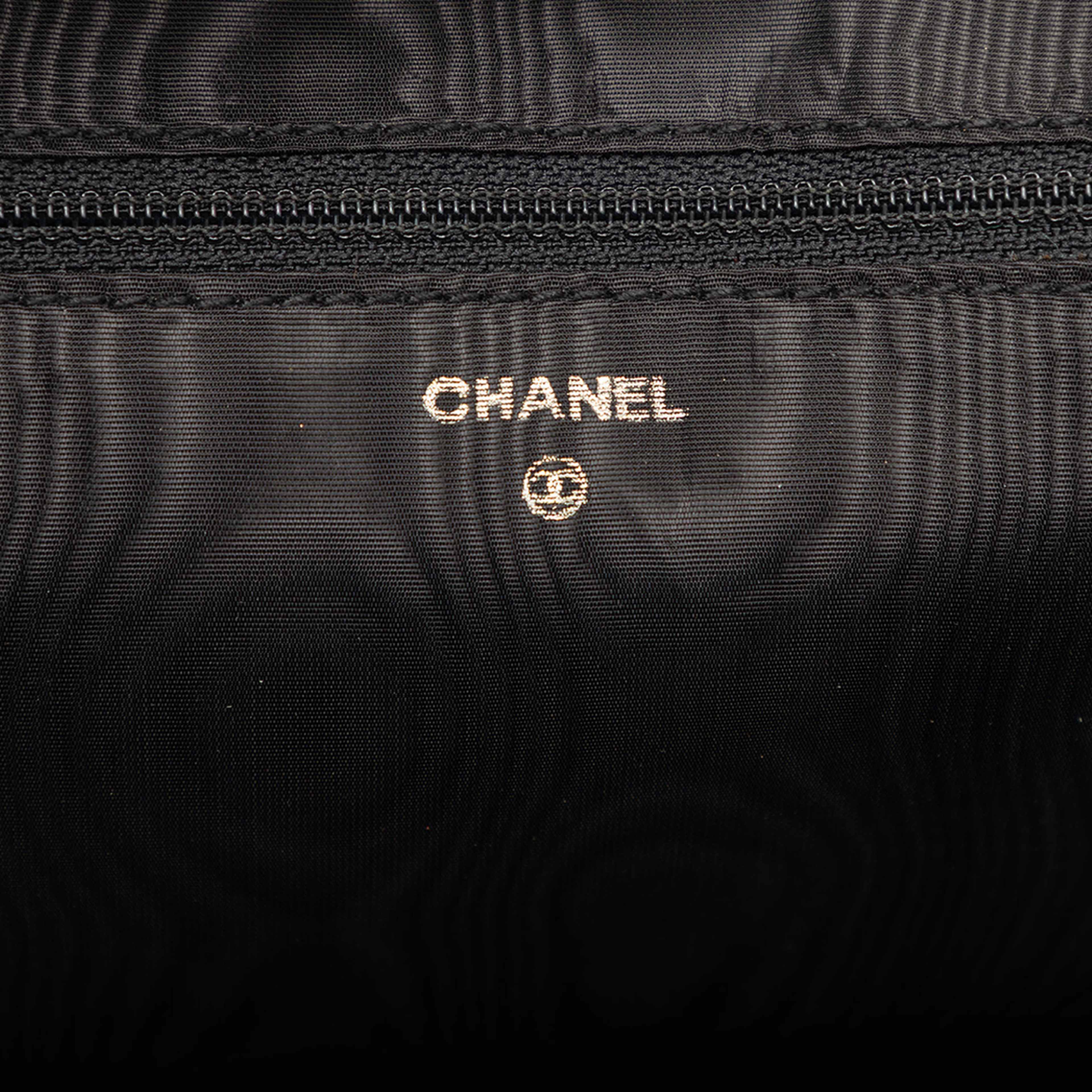 Chanel Cc Caviar Documents Portfolio Clutch, från Luxclusif, i färgen black. Klicka för att öppna bilden i stort format