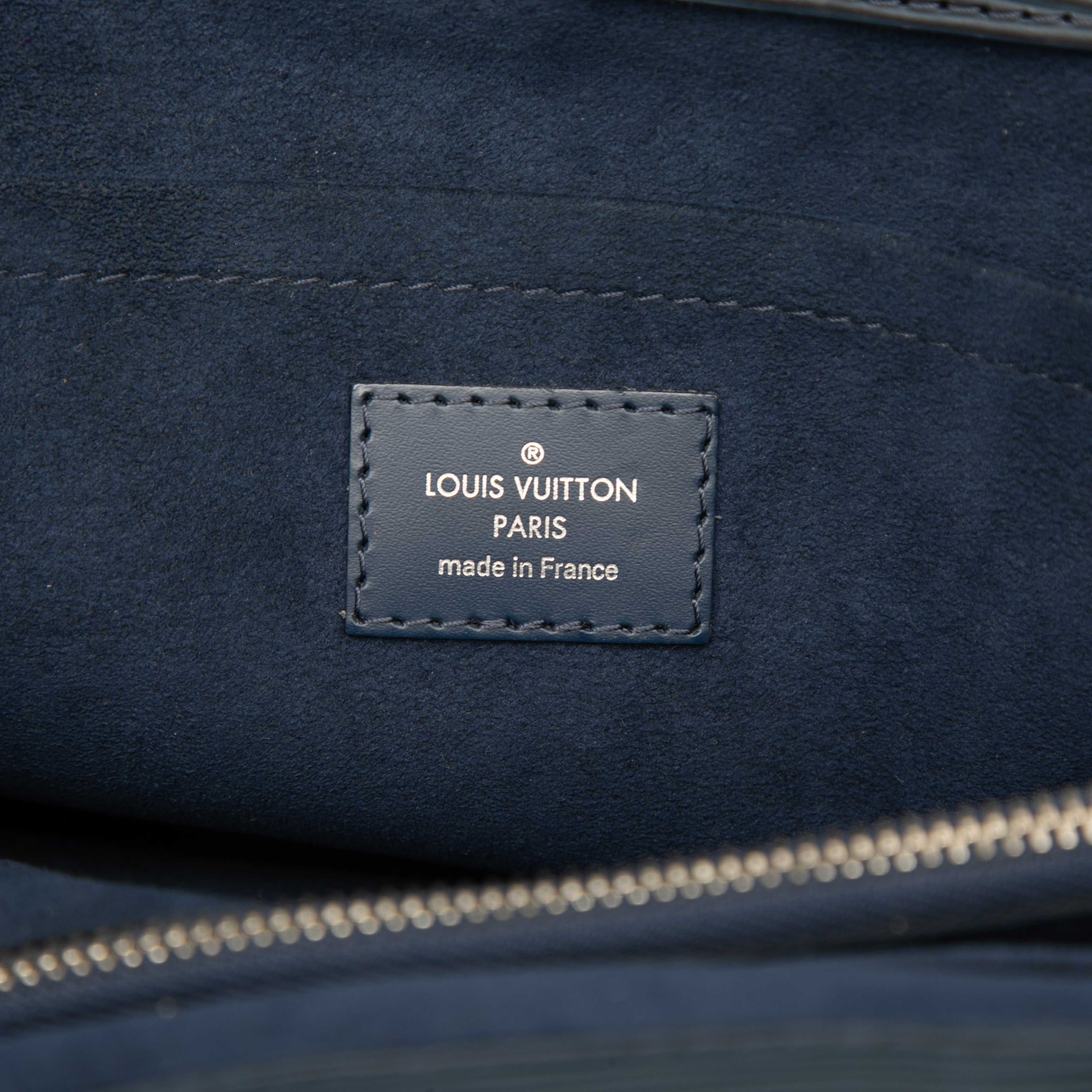 Louis Vuitton Epi Marly Mm, från Luxclusif, i färgen blå. Klicka för att öppna bilden i stort format
