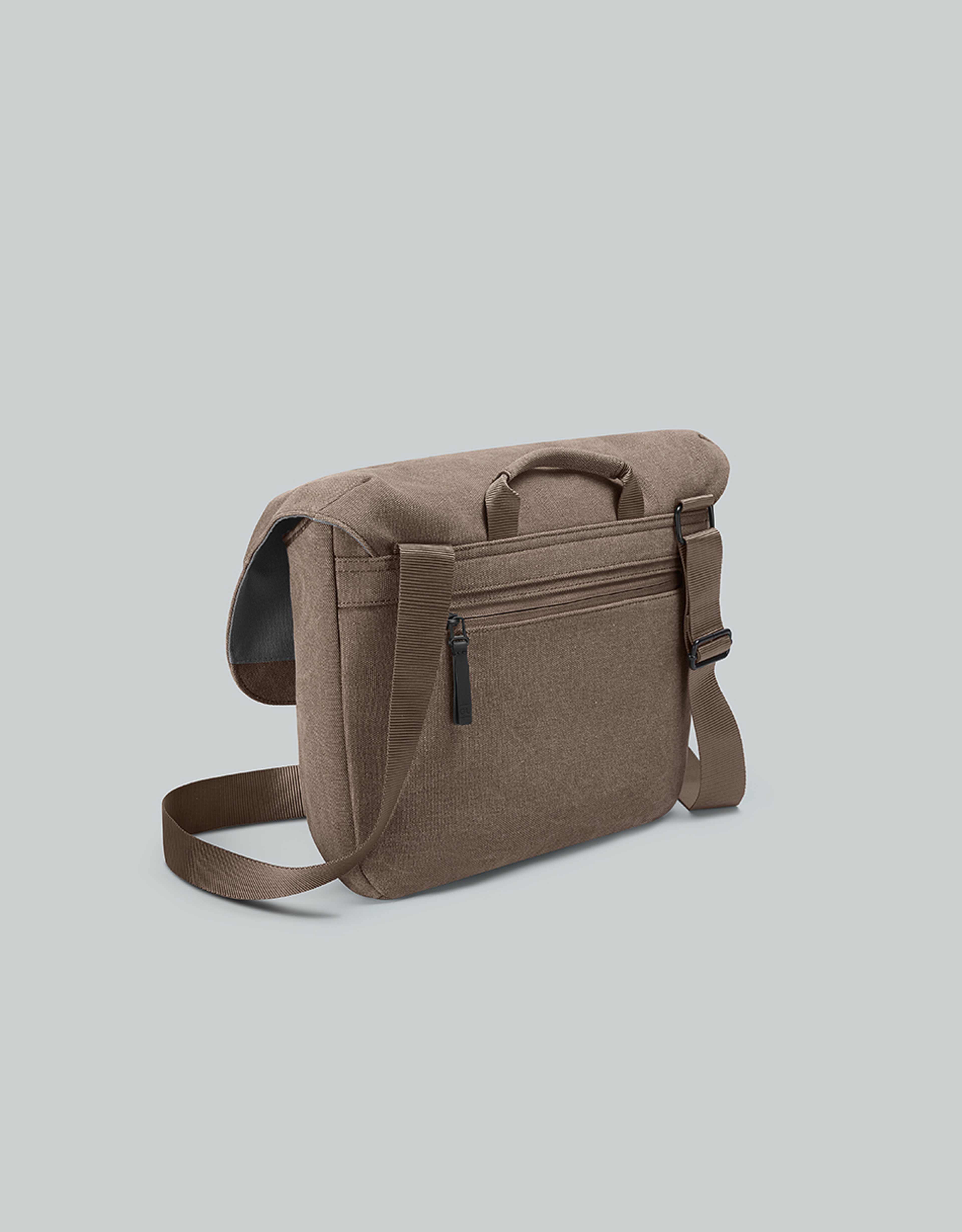 Spläsh Messenger 14", från Gaston Luga, i färgen weave dusty brown. Klicka för att öppna bilden i stort format