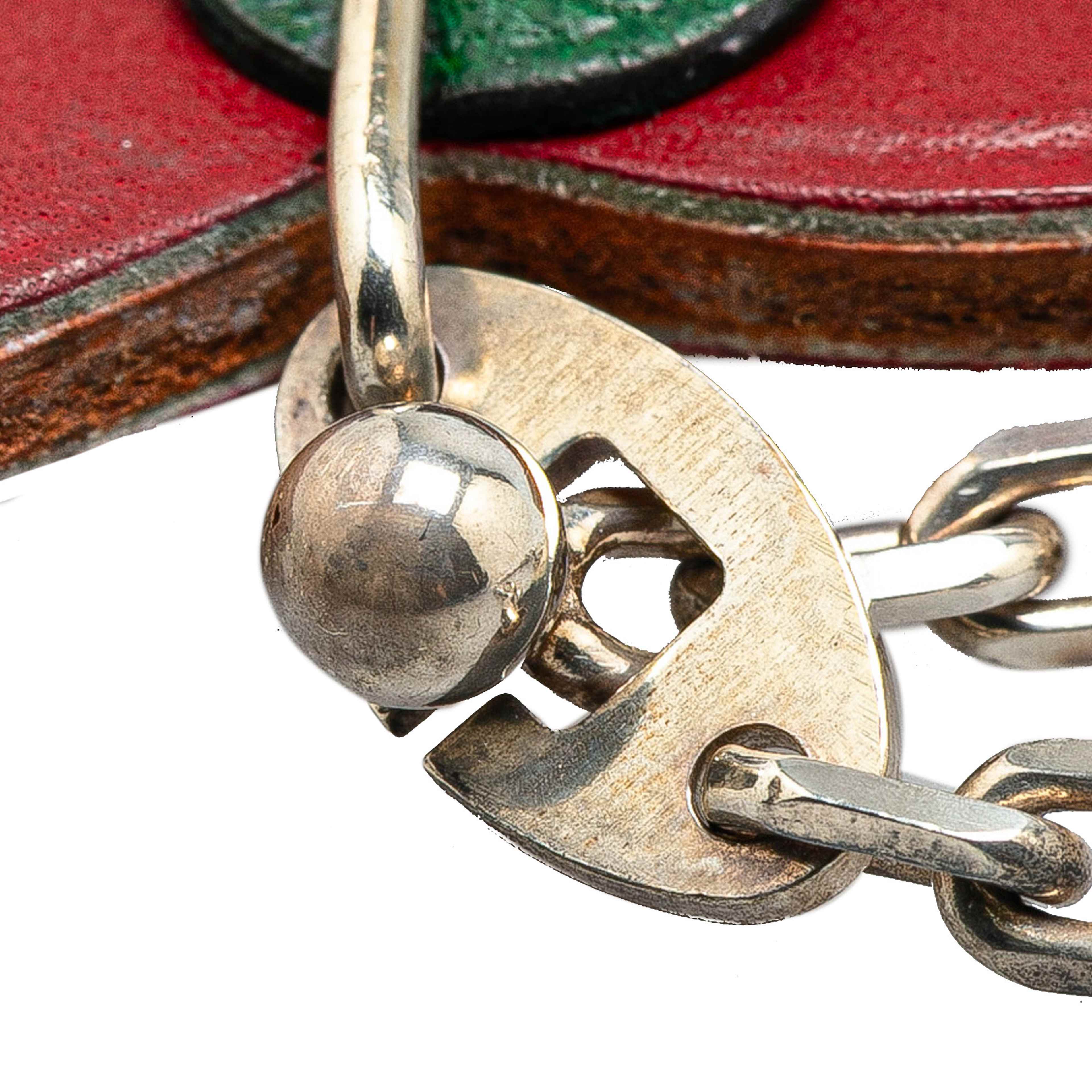 Hermès Leather Apple Bag Charm, från Luxclusif, i färgen red.