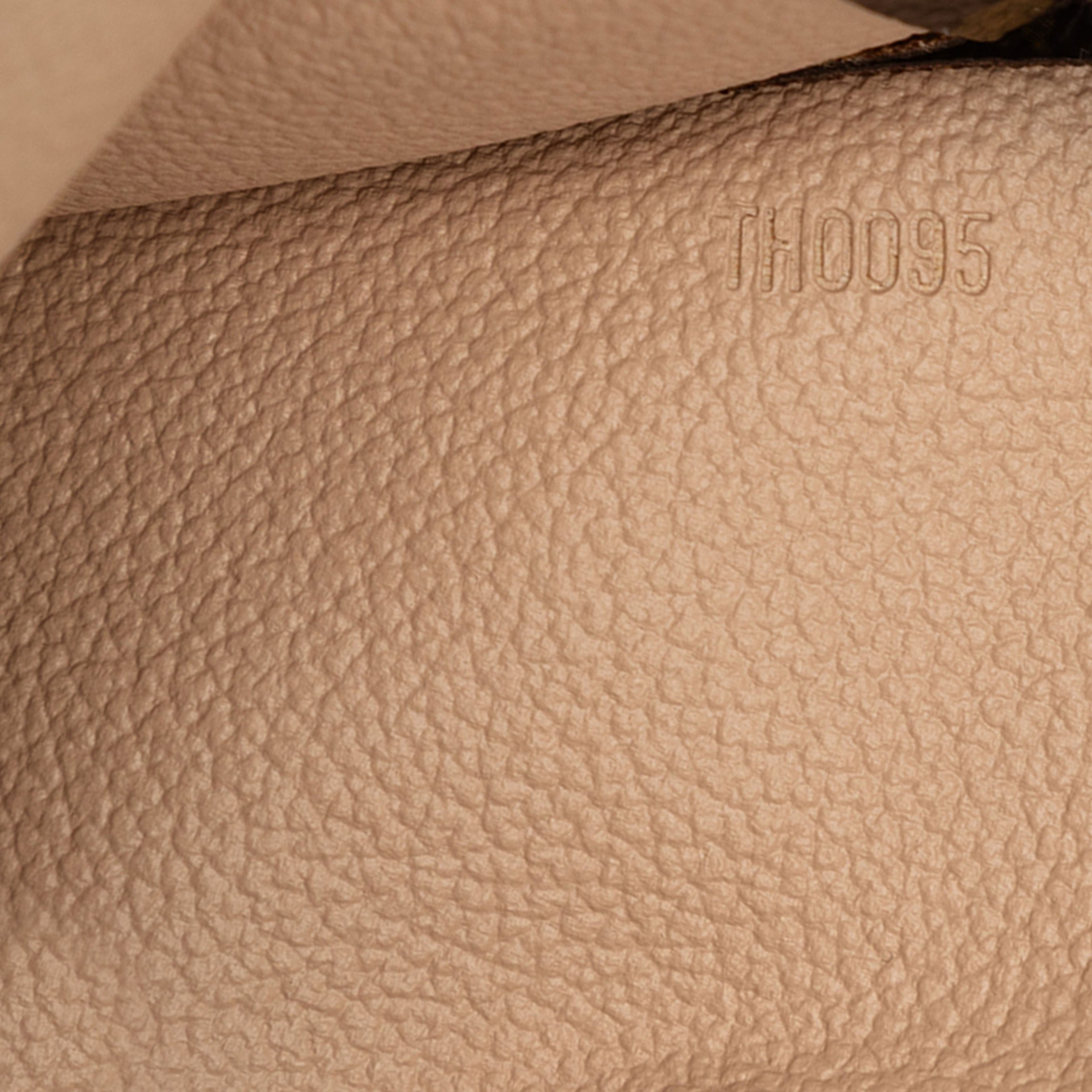 Louis Vuitton Monogram Toiletry Pouch 26, från Luxclusif, i färgen brown. Klicka för att öppna bilden i stort format
