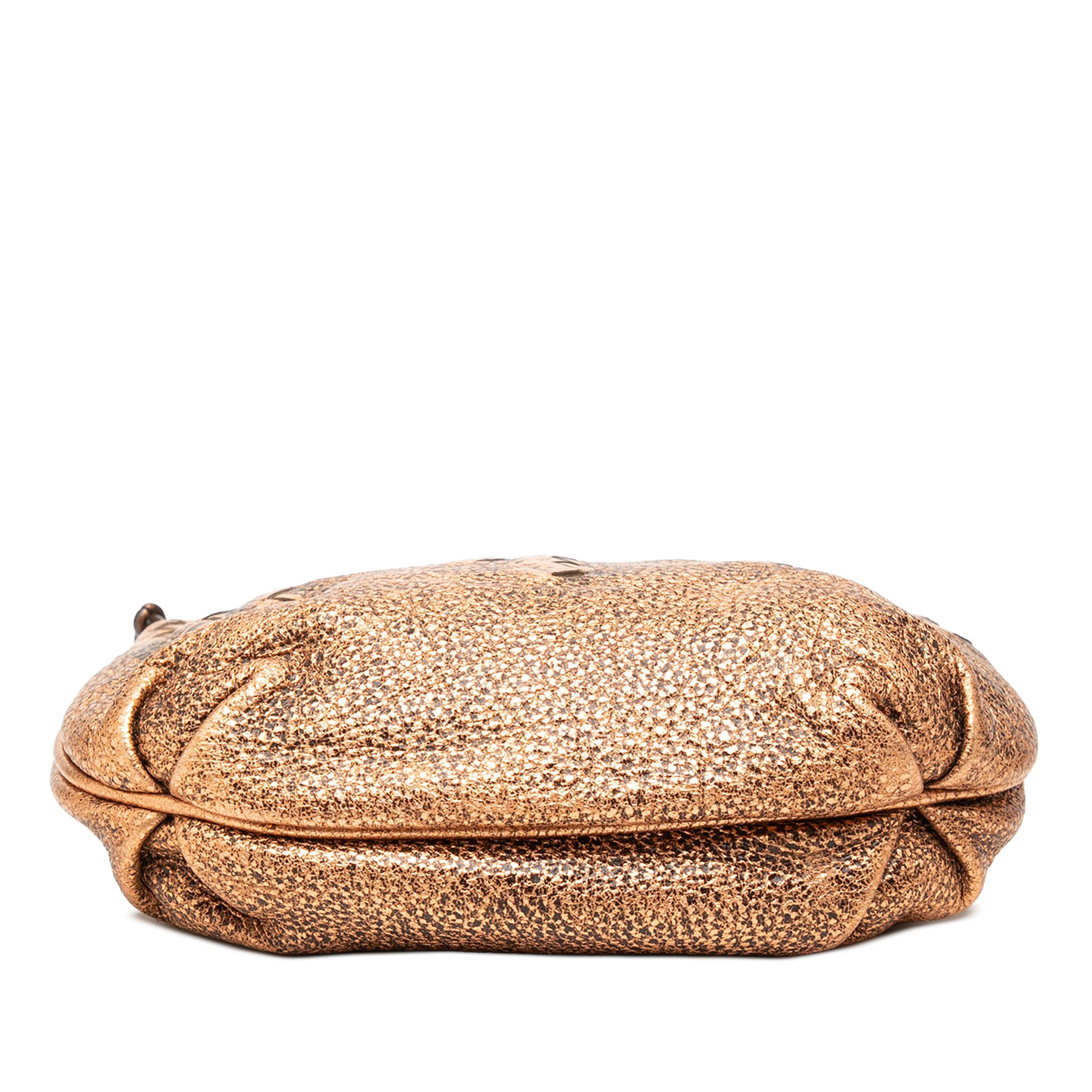 Bottega Veneta Intrecciato Trimmed Metallic Leather Crossbody, från Luxclusif, i färgen guld. Klicka för att öppna bilden i stort format