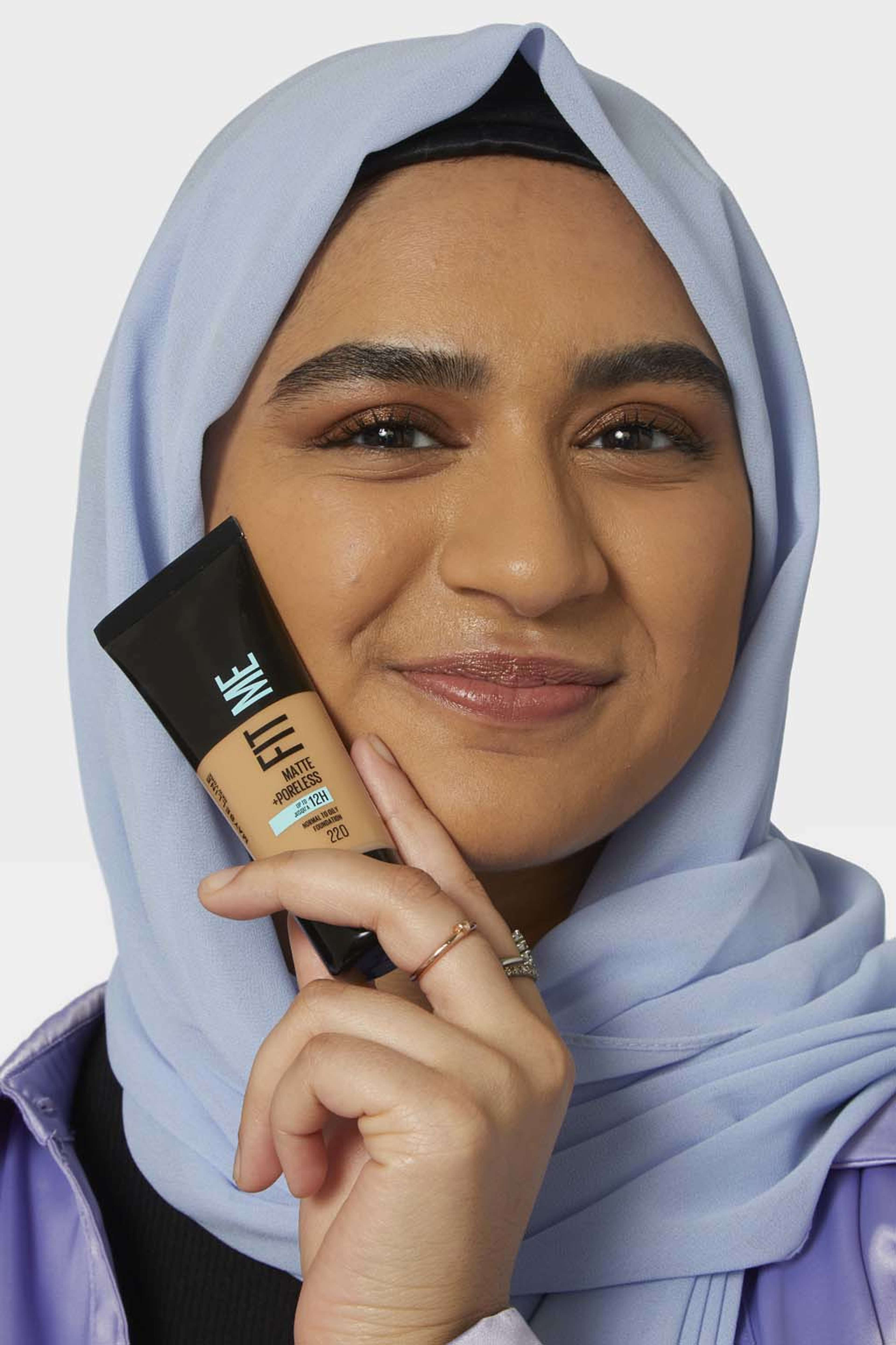 Fit Me Matte + Poreless Foundation, från Maybelline, i färgen 250 Sun Beige. Klicka för att öppna bilden i stort format