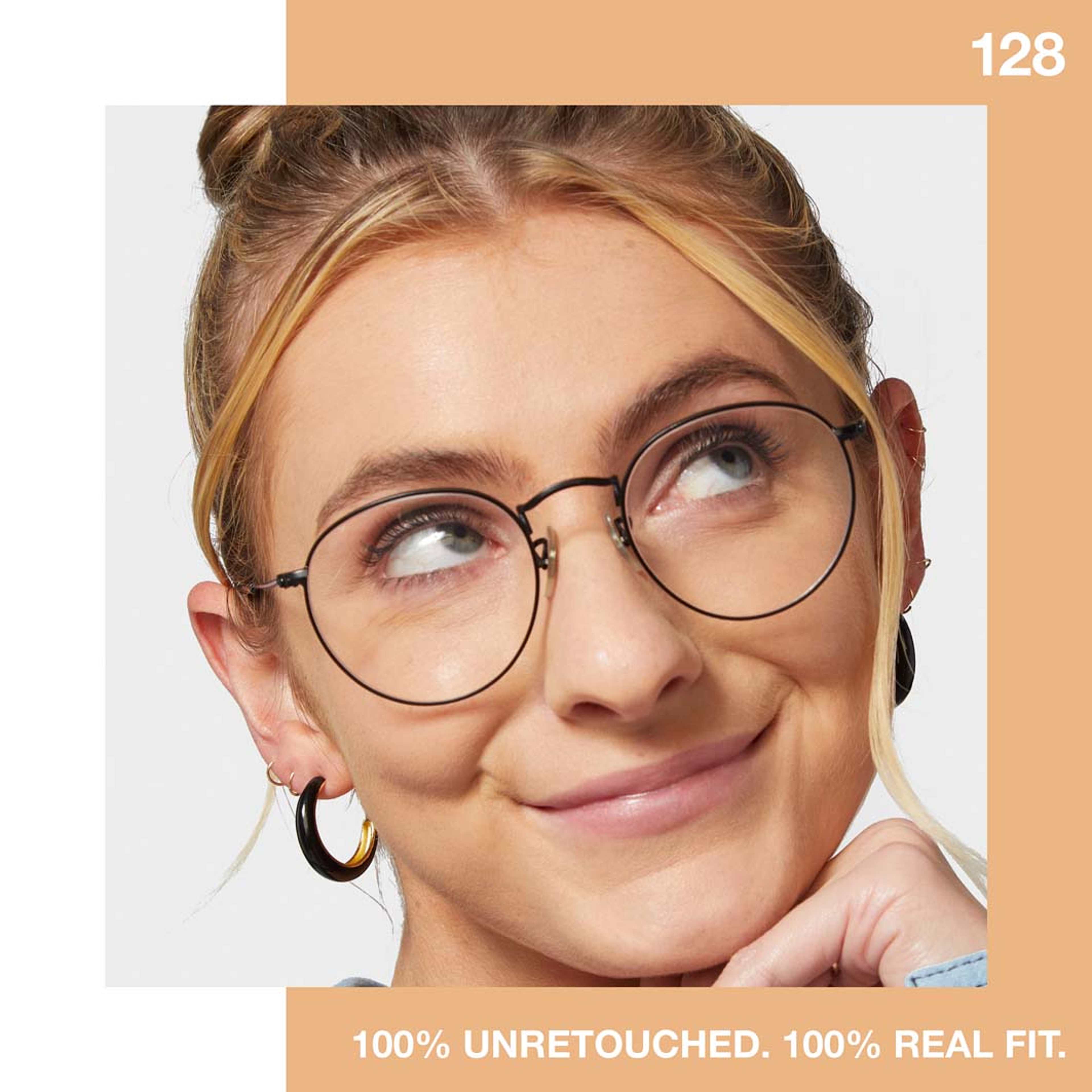 Fit Me Matte + Poreless Foundation, från Maybelline, i färgen 128 Warm Nude. Klicka för att öppna bilden i stort format