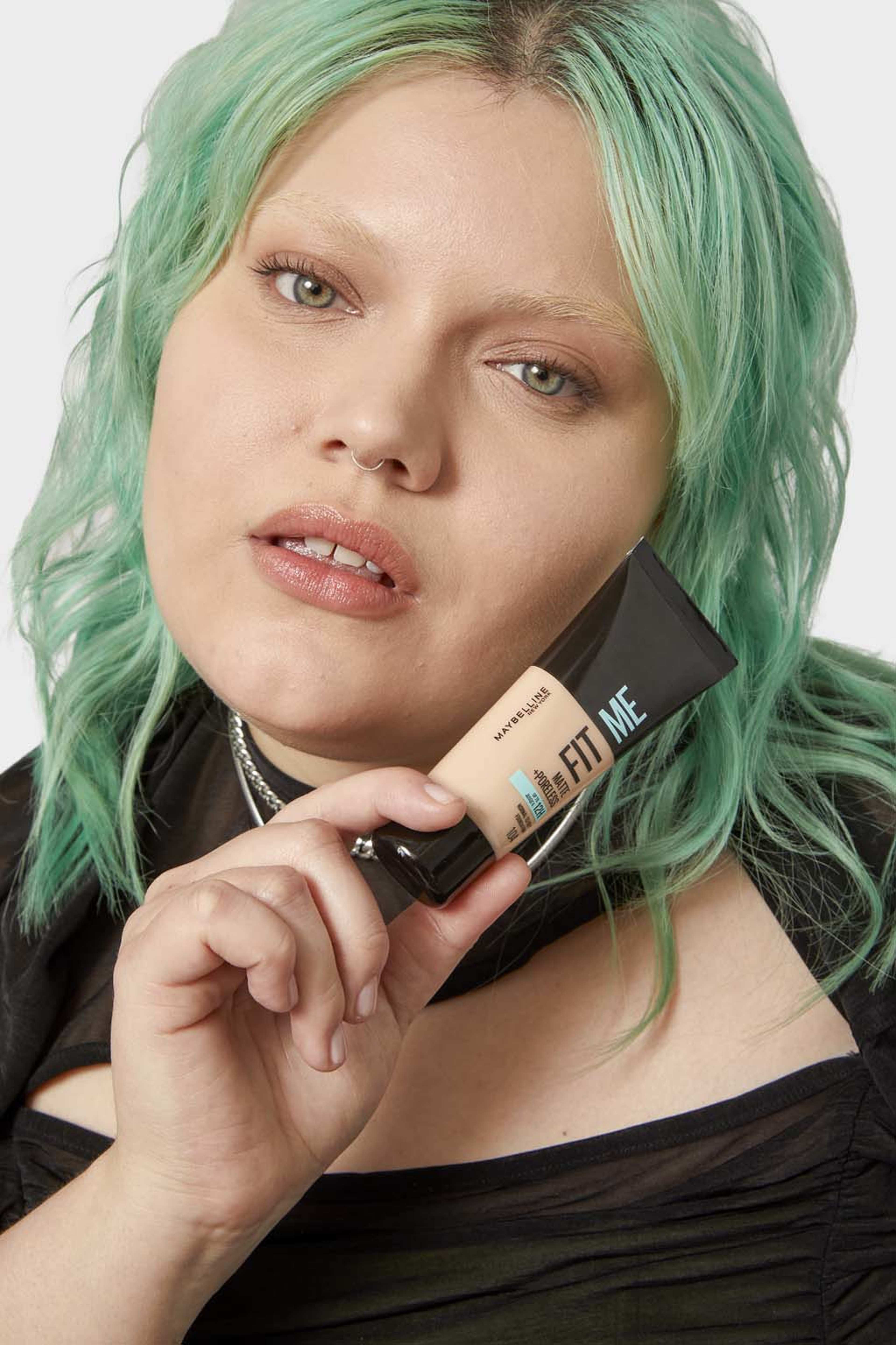 Fit Me Matte + Poreless Foundation, från Maybelline, i färgen 104 Soft Ivory. Klicka för att öppna bilden i stort format