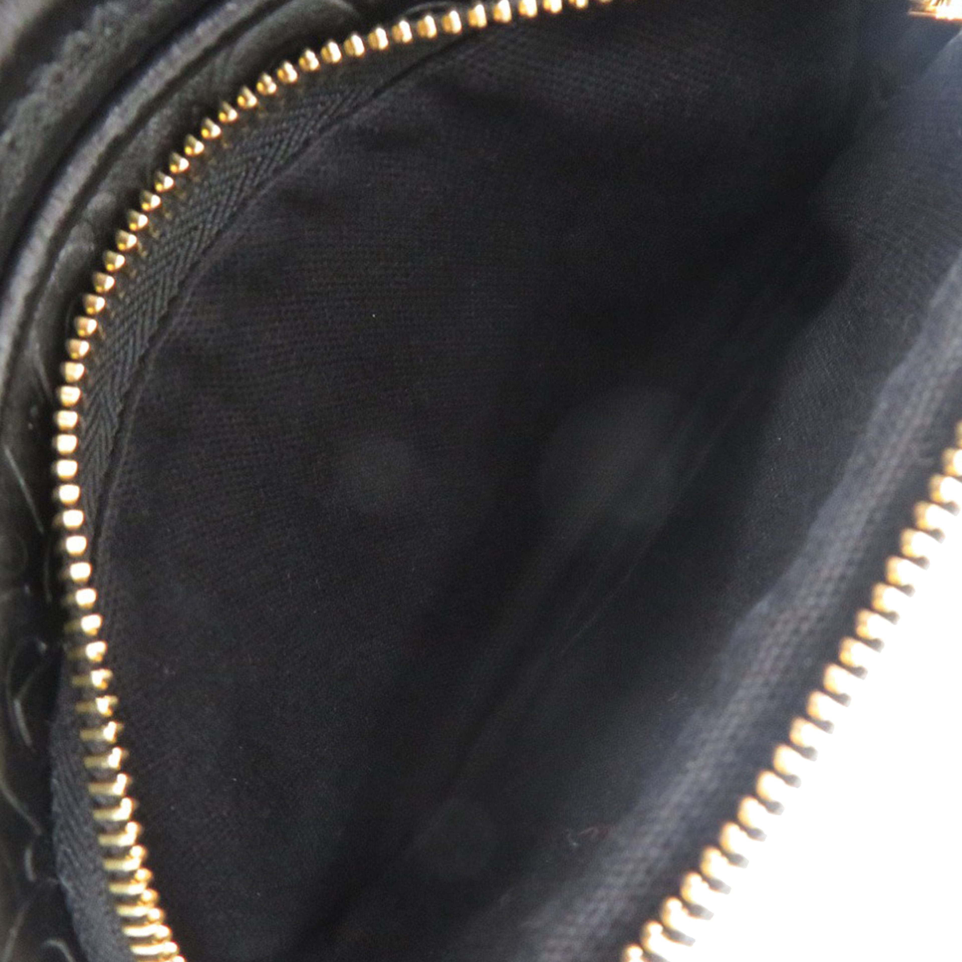 Burberry Embossed Calfskin Tb Monogram Camera Chain Crossbody, från Luxclusif, i färgen black. Klicka för att öppna bilden i stort format