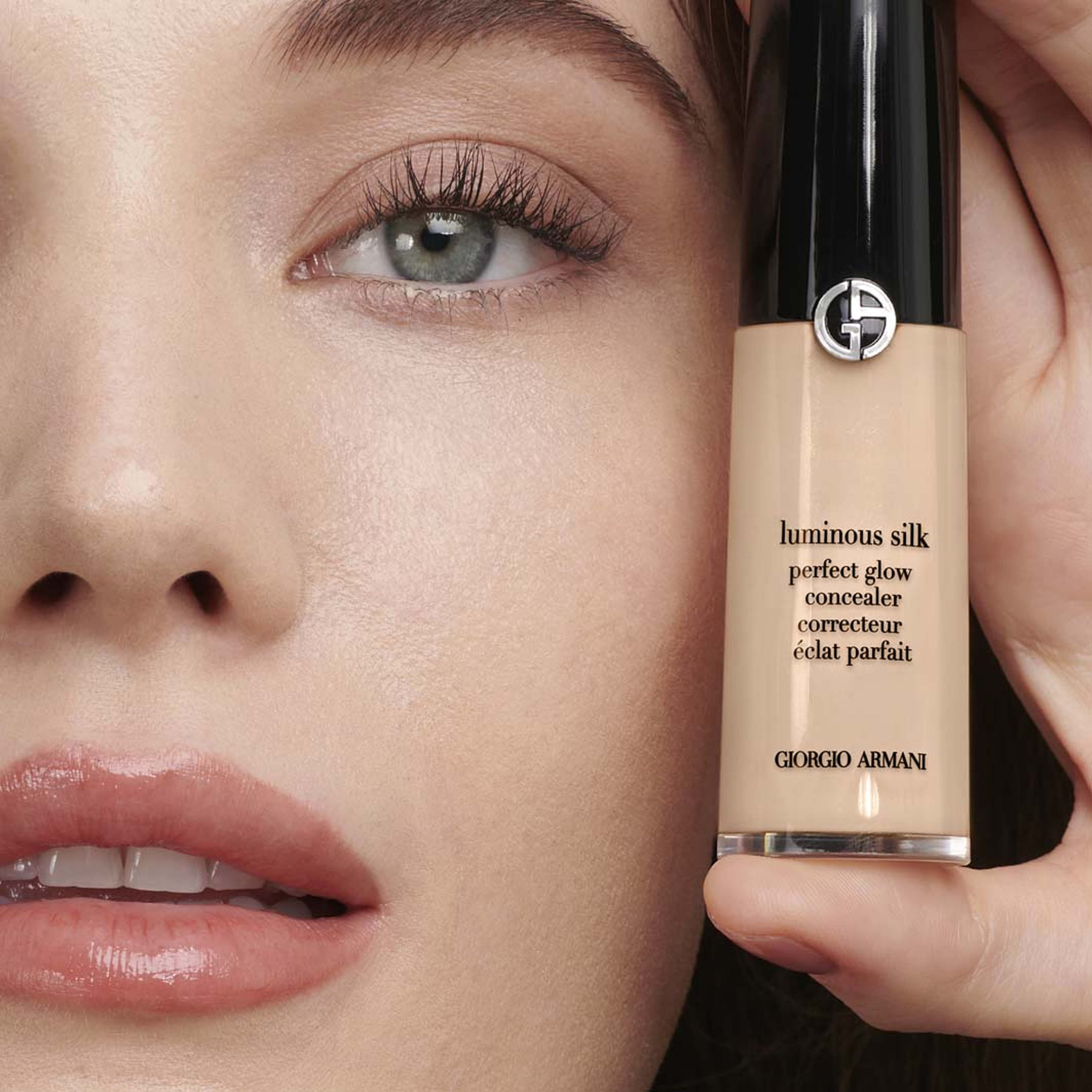 Luminous Silk Lightweight Liquid Concealer, från Armani, i färgen 5.5. Klicka för att öppna bilden i stort format
