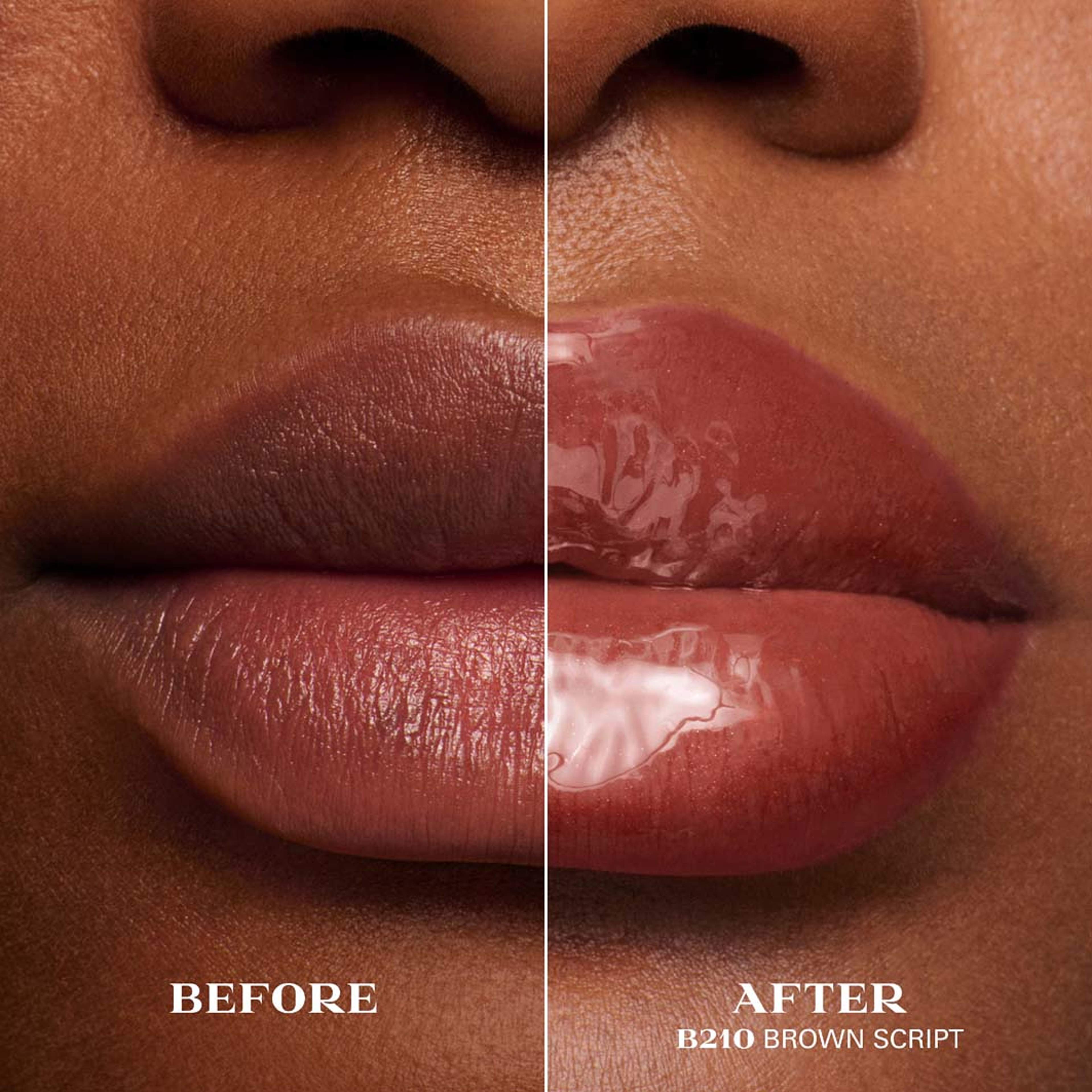 Reflection Glossy Liquid Balm, från Prada, i färgen B210 Brown Script. Klicka för att öppna bilden i stort format