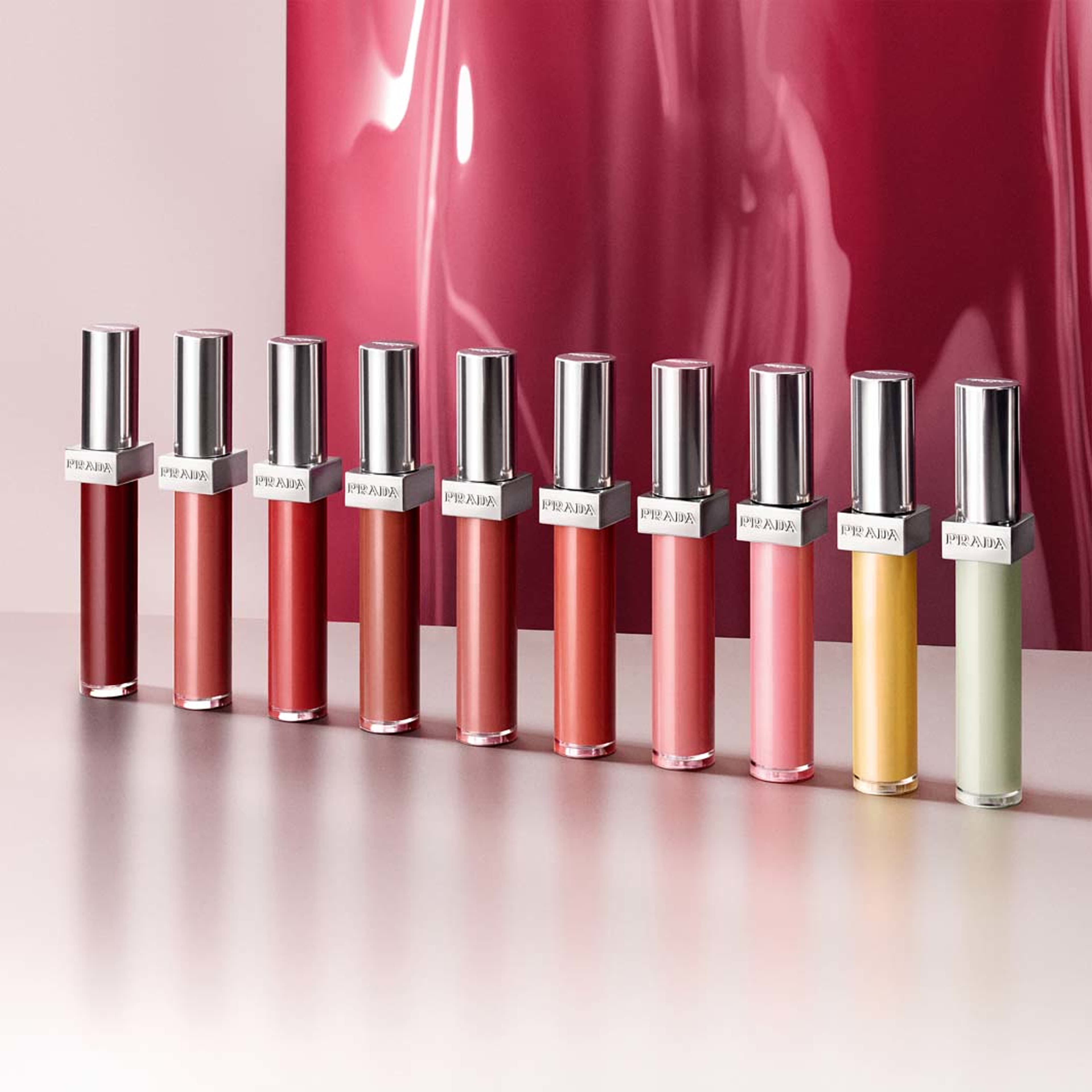 Reflection Glossy Liquid Balm, från Prada, i färgen P258 Blushware. Klicka för att öppna bilden i stort format