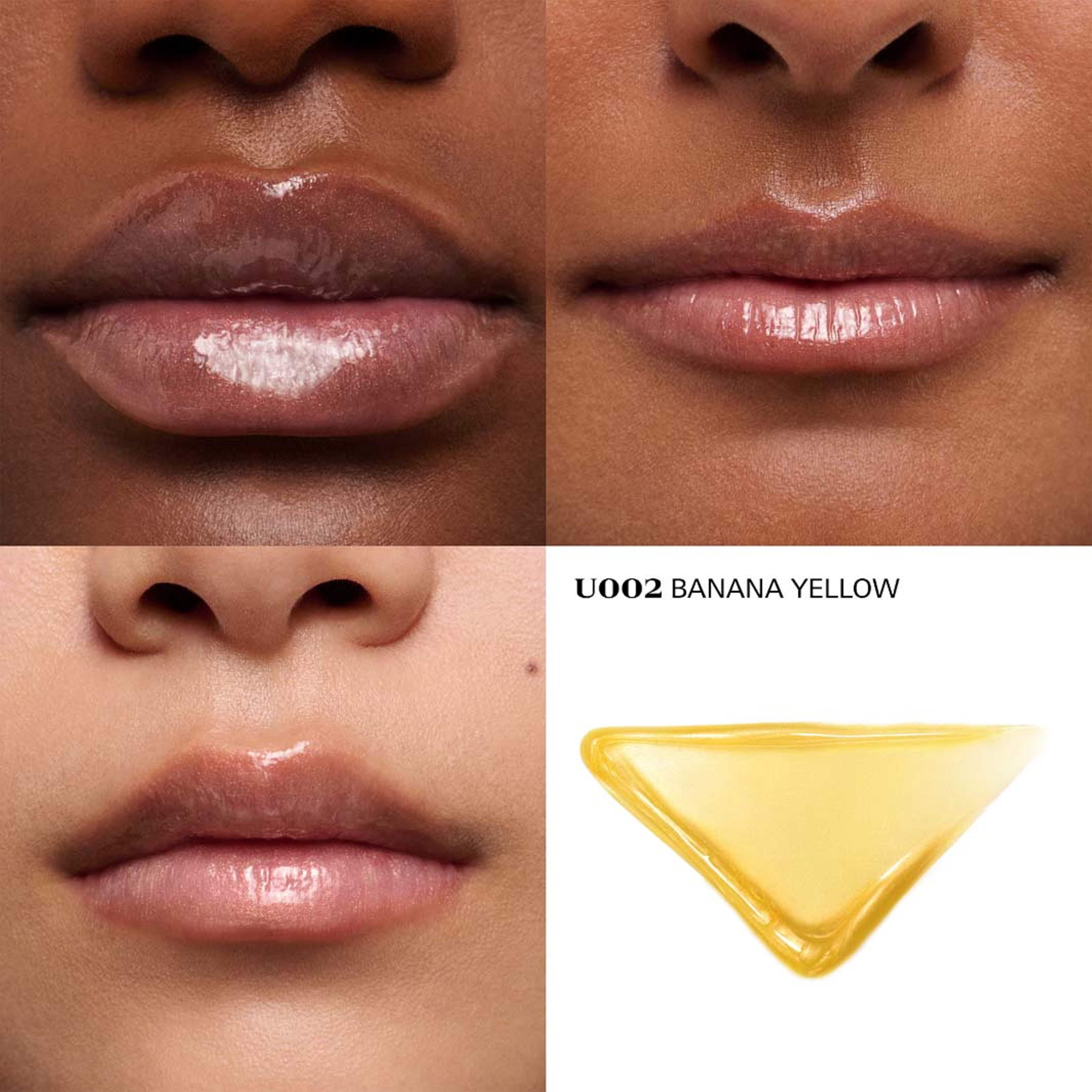 Reflection Glossy Liquid Balm, från Prada, i färgen U002 Banana Yellow. Klicka för att öppna bilden i stort format