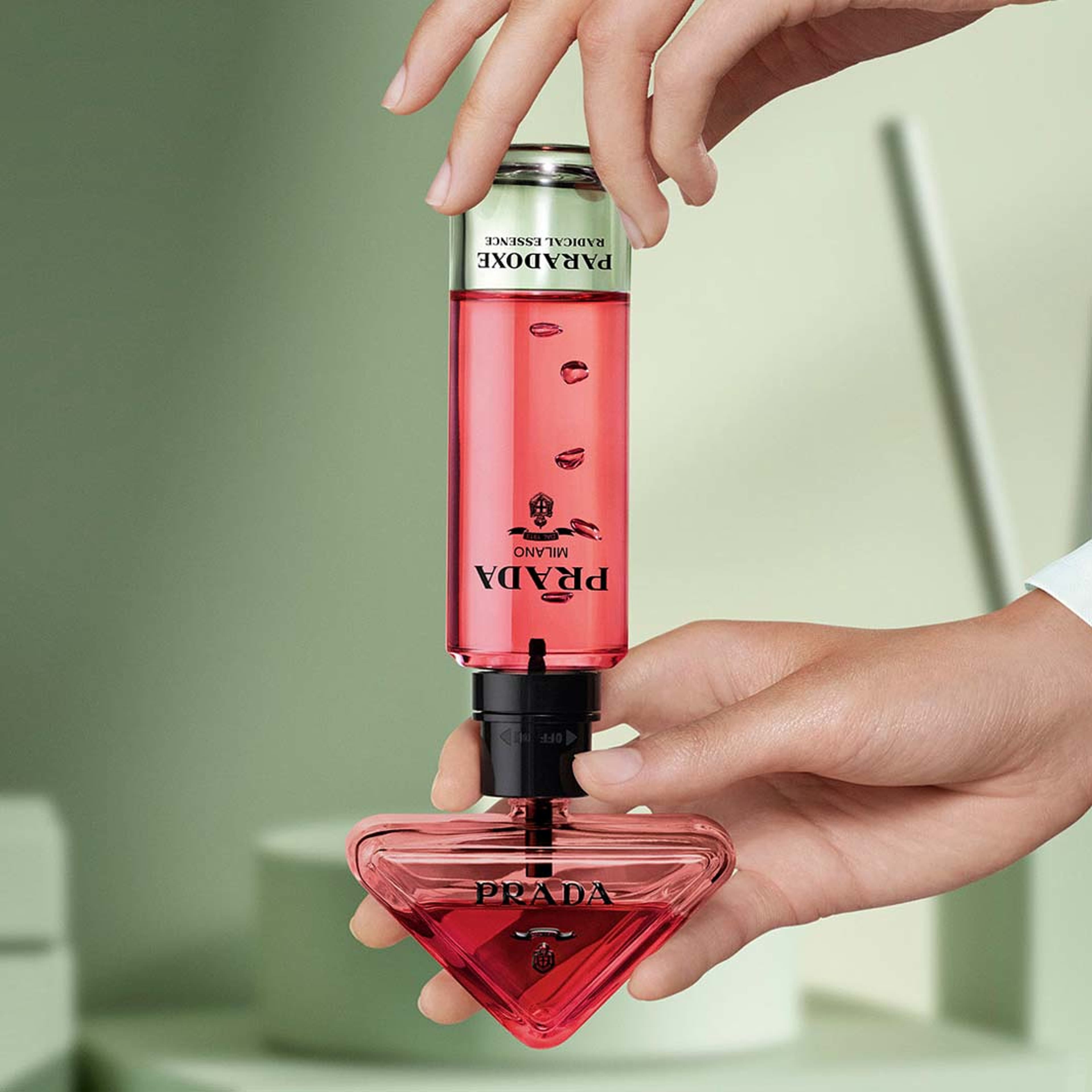 Paradoxe Radical Essence Parfum, från Prada. Klicka för att öppna bilden i stort format