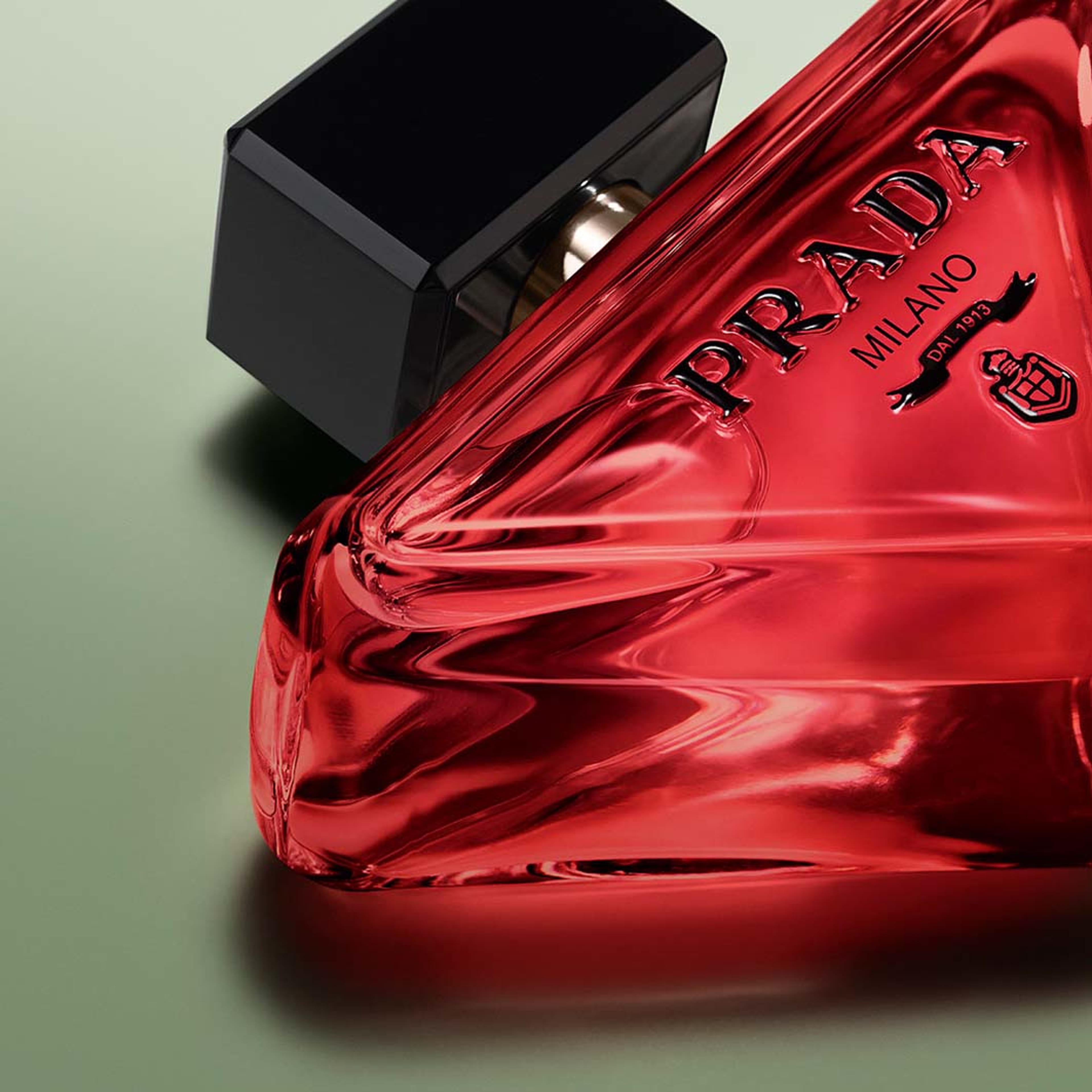 Paradoxe Radical Essence Parfum, från Prada. Klicka för att öppna bilden i stort format