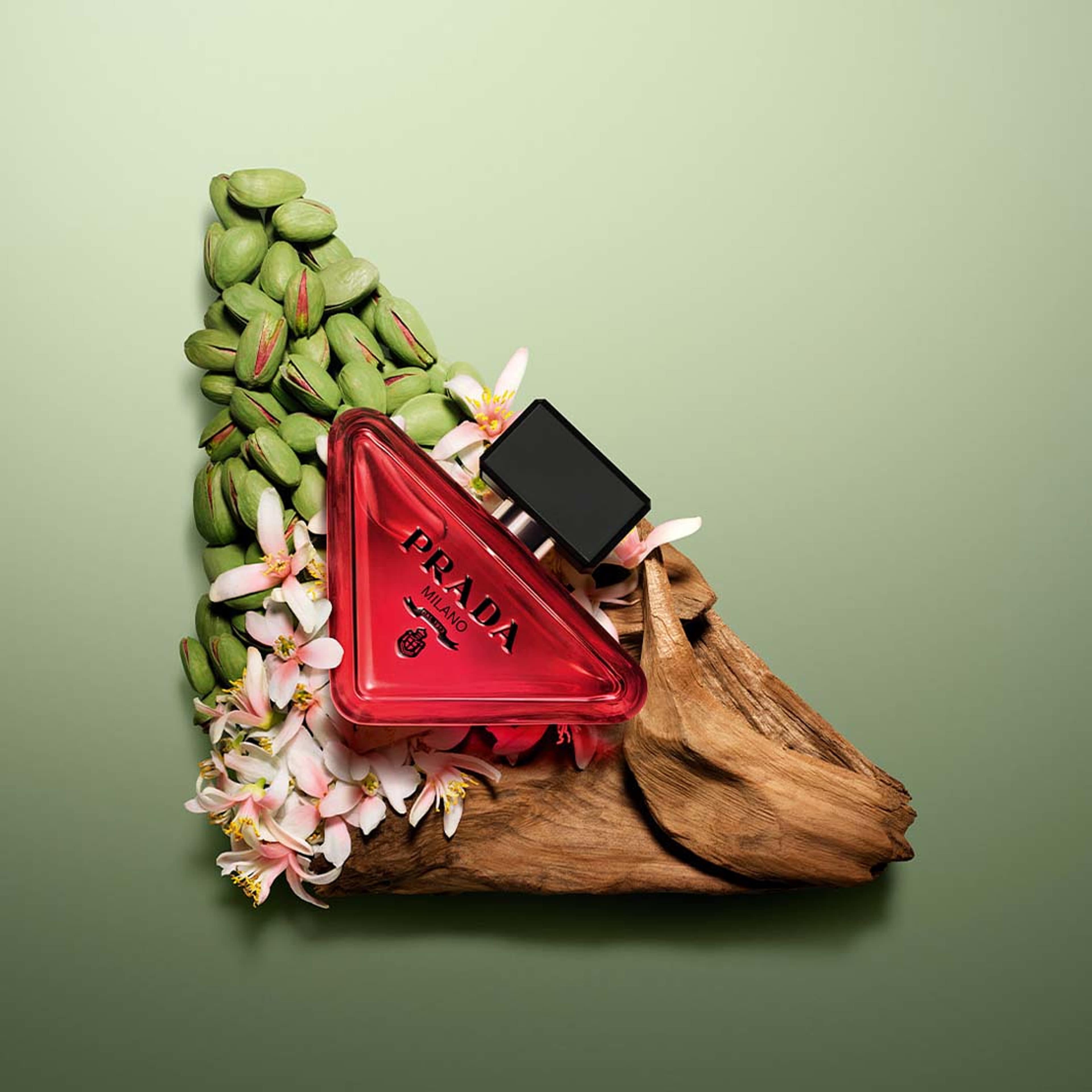 Paradoxe Radical Essence Parfum, från Prada. Klicka för att öppna bilden i stort format