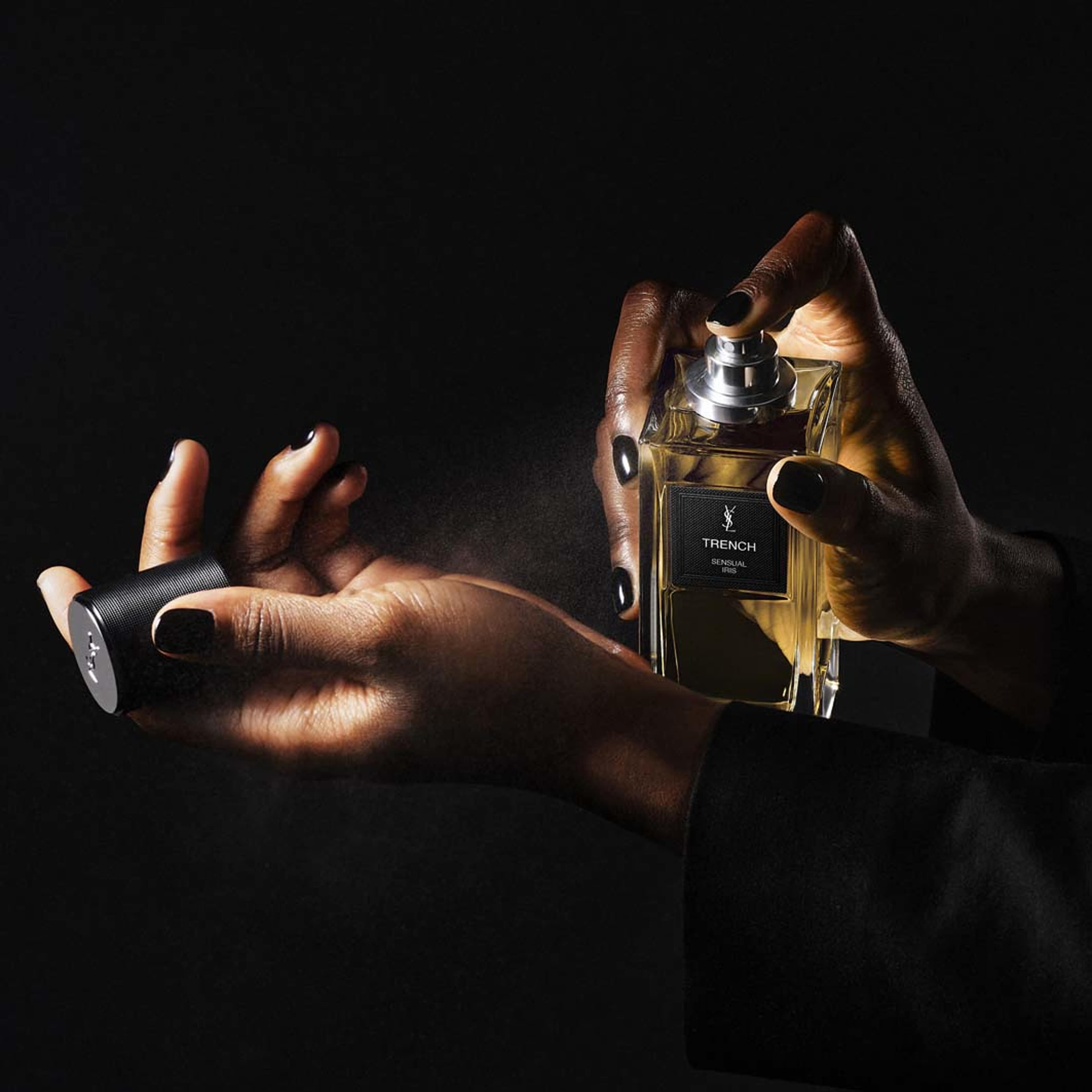 Le Vestiaire Des Parfums Trench, från Yves Saint Laurent. Klicka för att öppna bilden i stort format