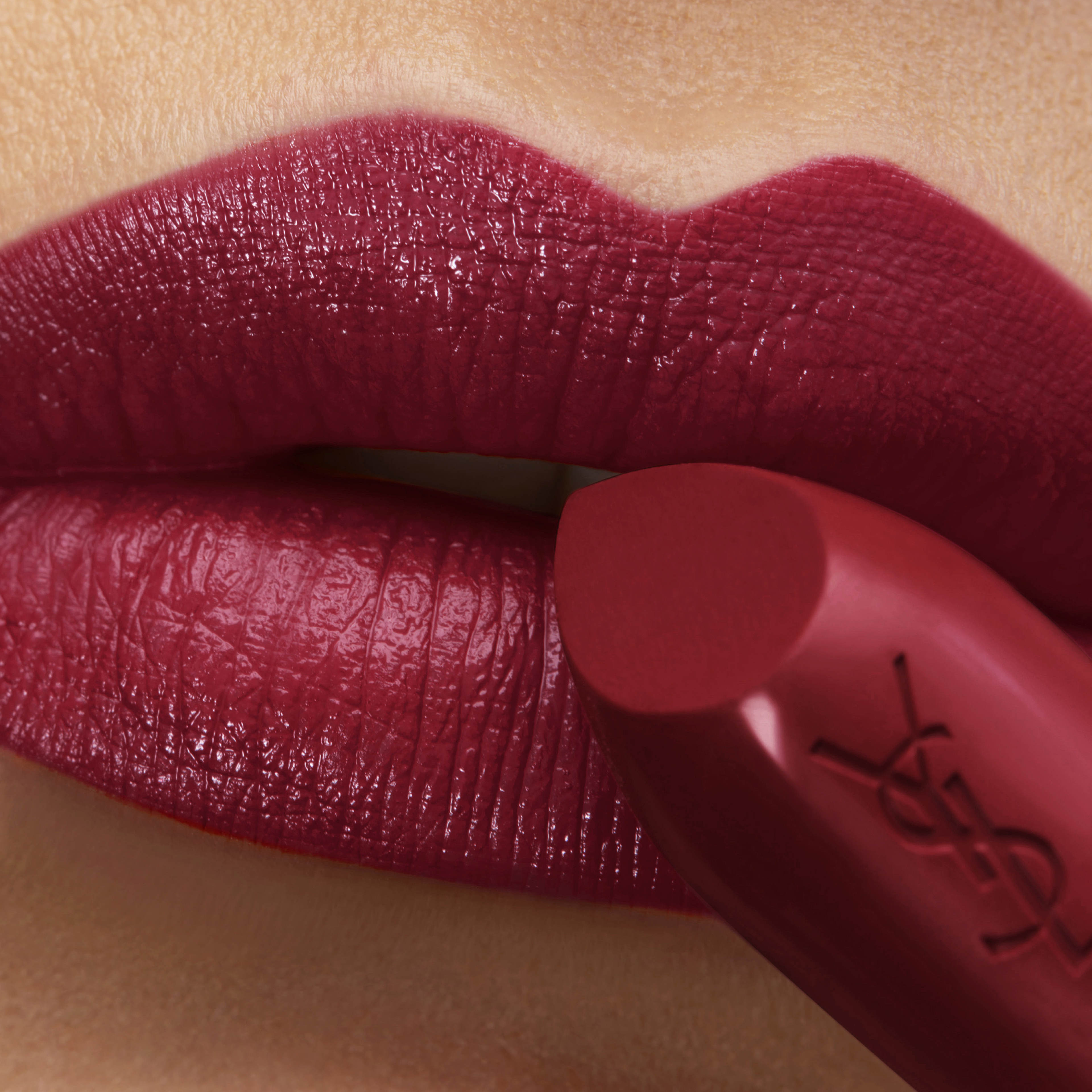 Rouge Pur Couture Satin Lipstick, från Yves Saint Laurent, i färgen N18.