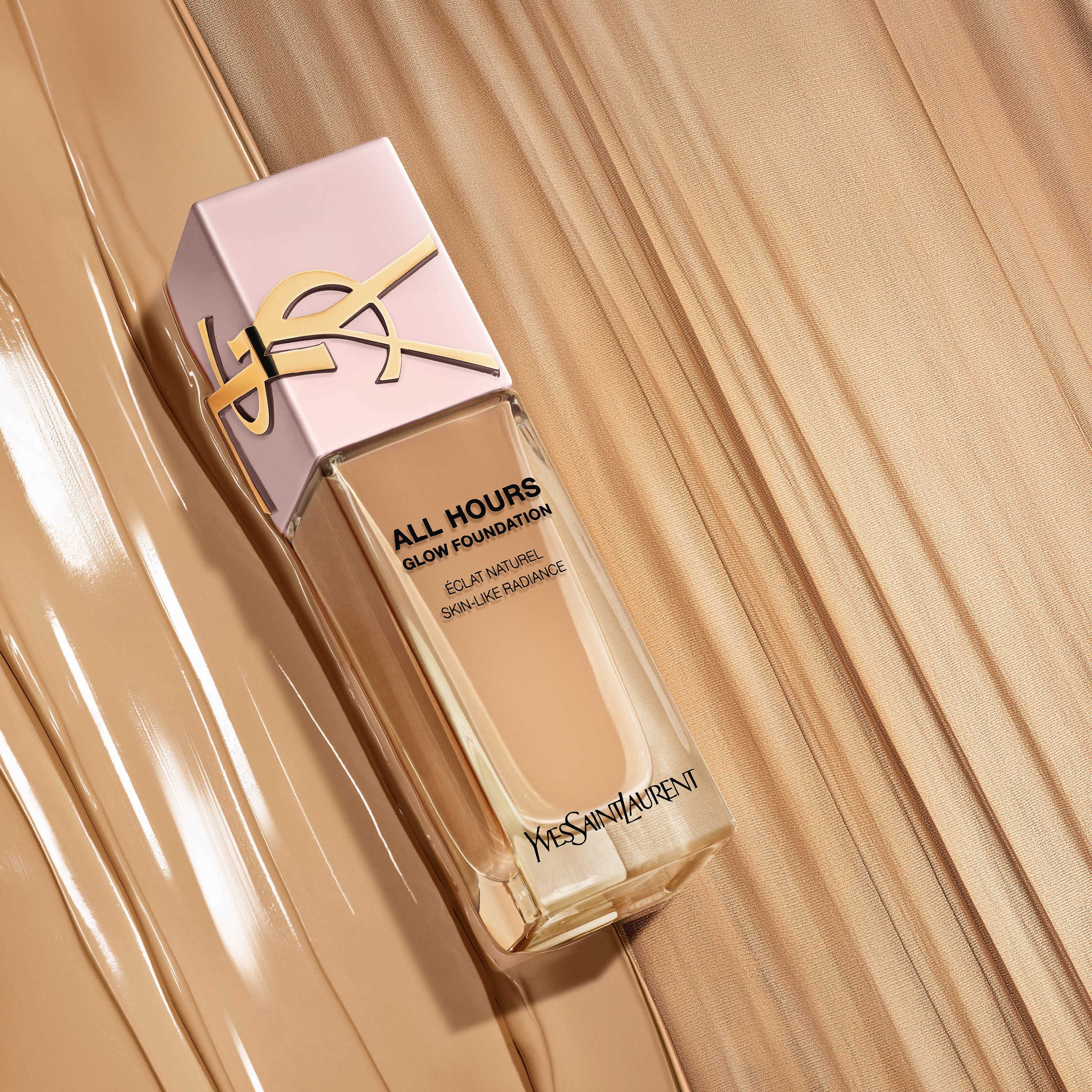All Hours Glow Foundation, från Yves Saint Laurent, i färgen Lc3.