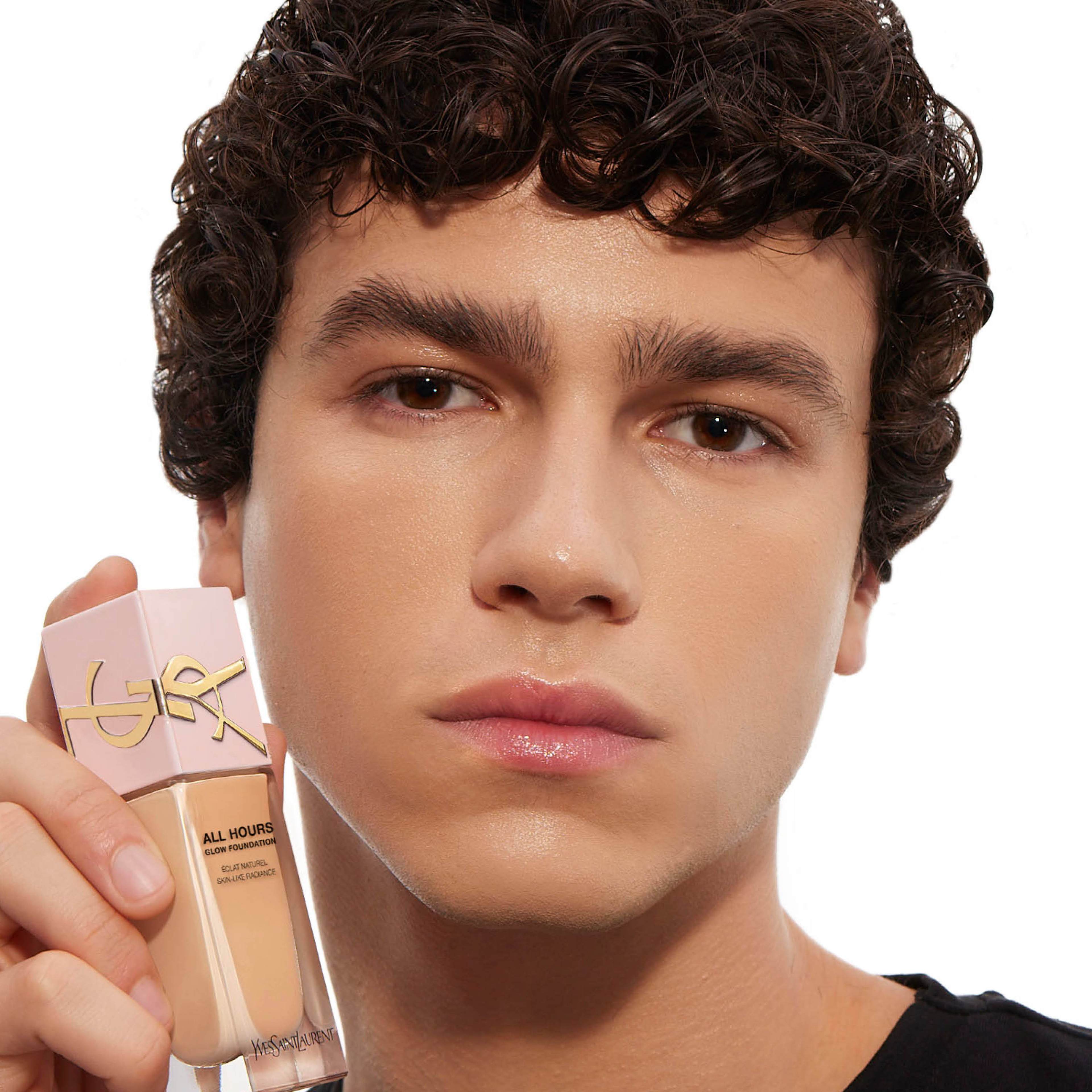 All Hours Glow Foundation, från Yves Saint Laurent, i färgen Ln9.