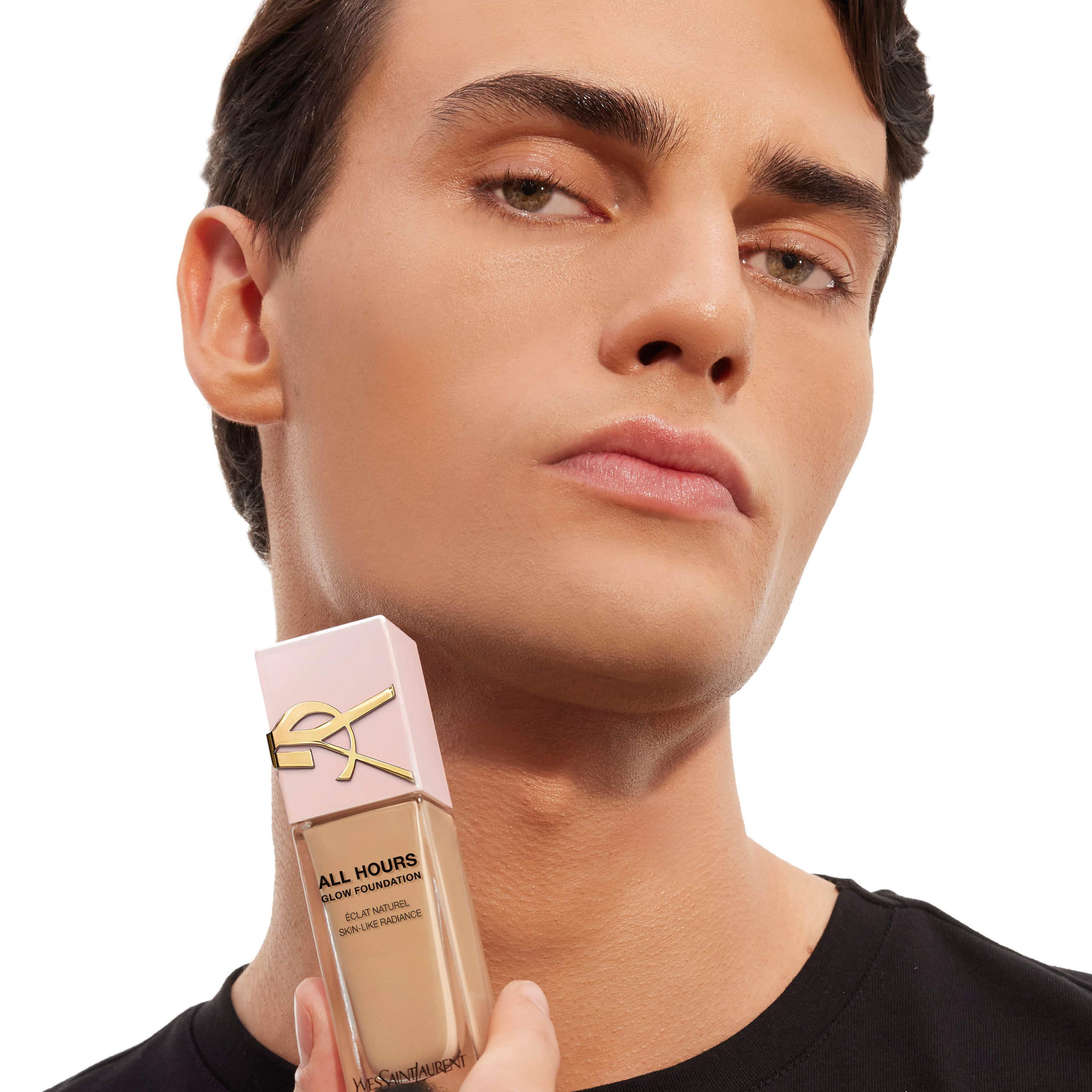 All Hours Glow Foundation, från Yves Saint Laurent, i färgen Mn6.