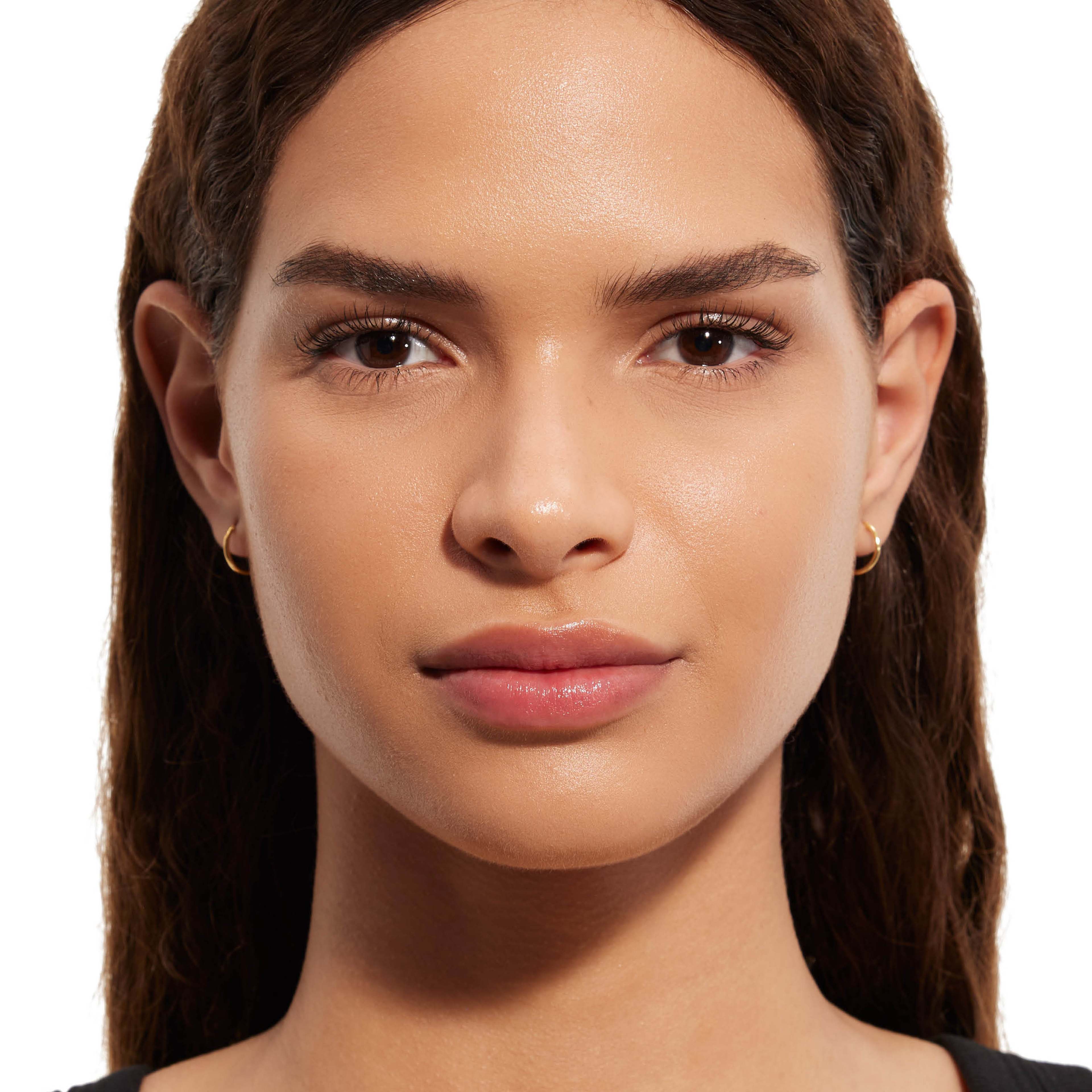 All Hours Glow Foundation, från Yves Saint Laurent, i färgen Mn7.