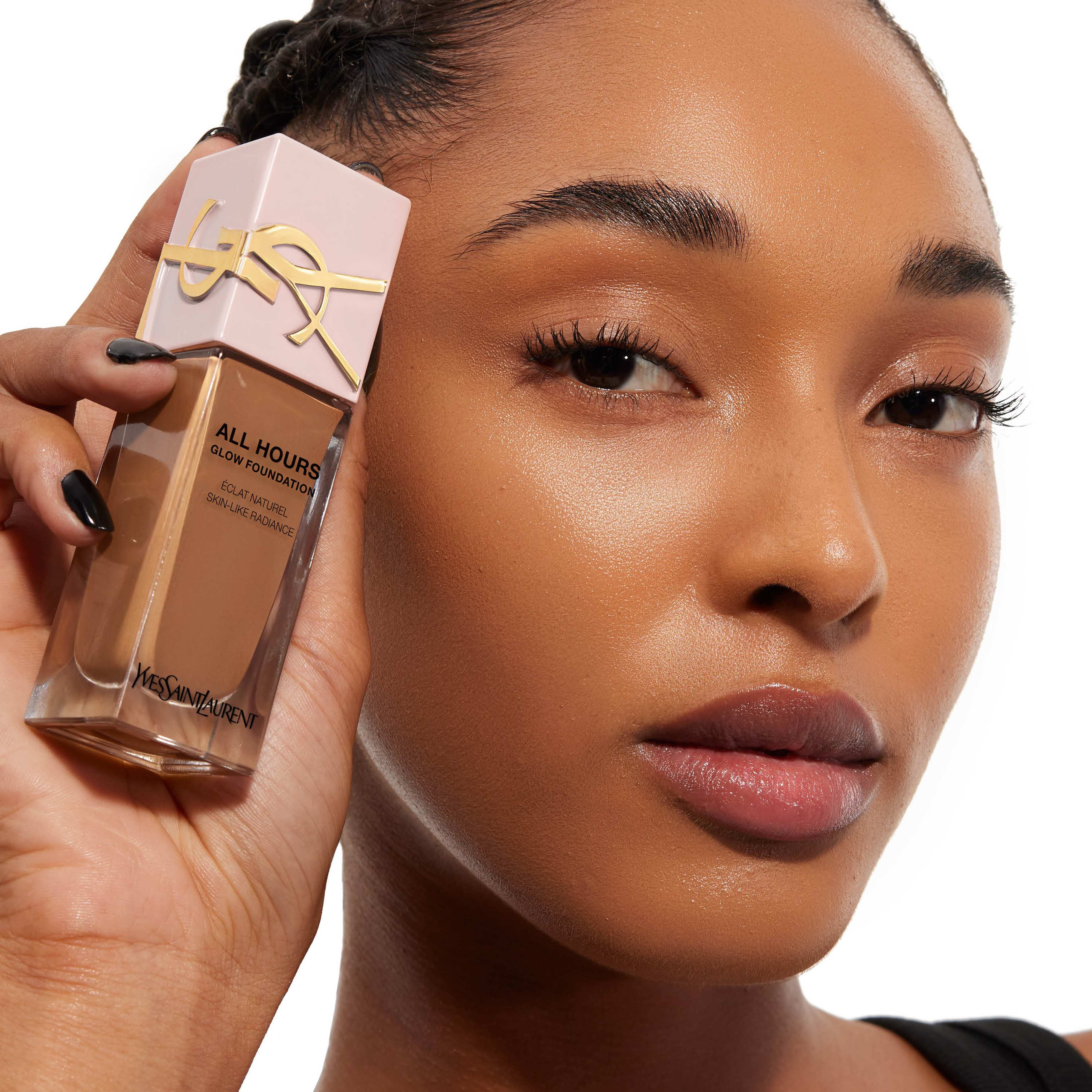 All Hours Glow Foundation, från Yves Saint Laurent, i färgen Dn1.
