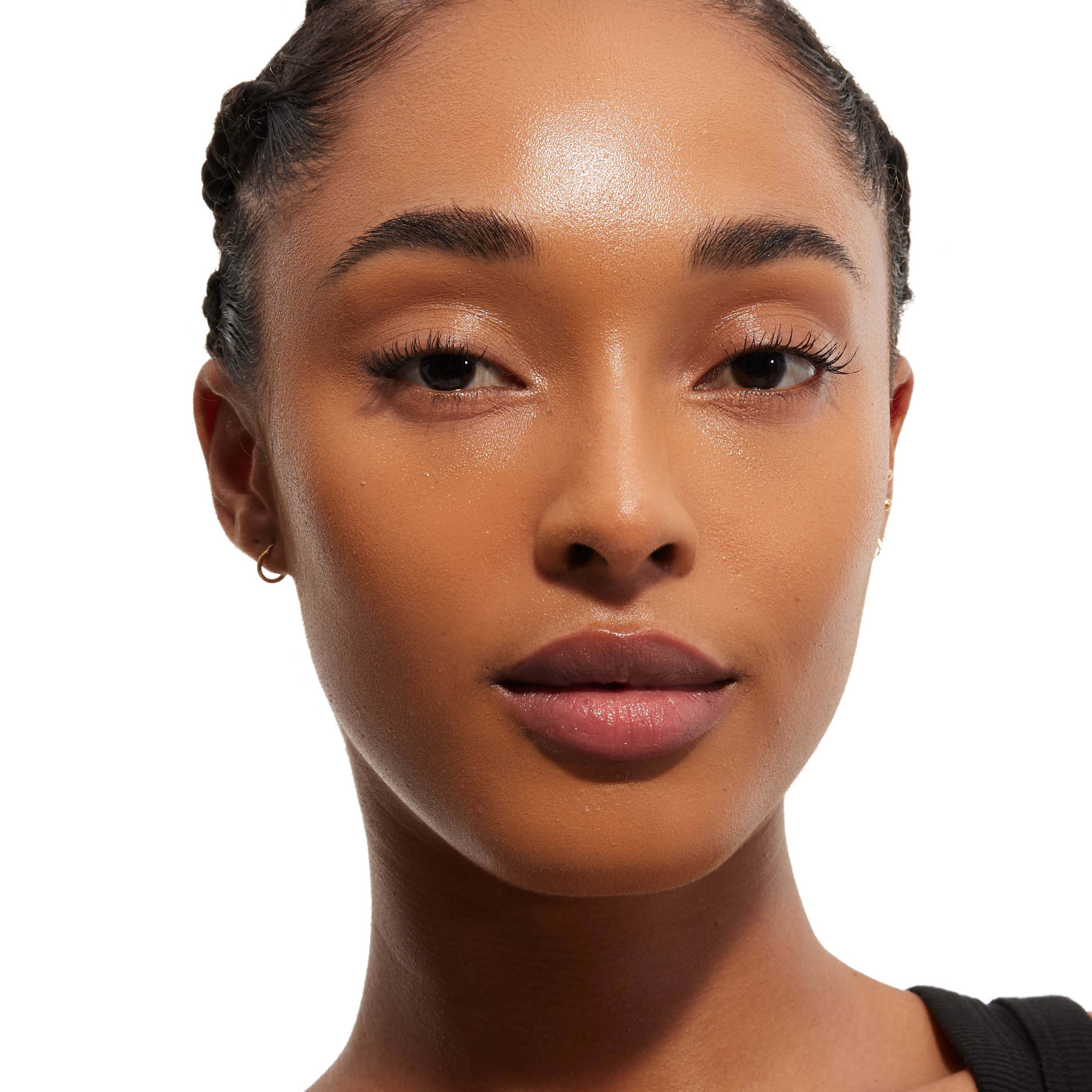 All Hours Glow Foundation, från Yves Saint Laurent, i färgen Dn1.