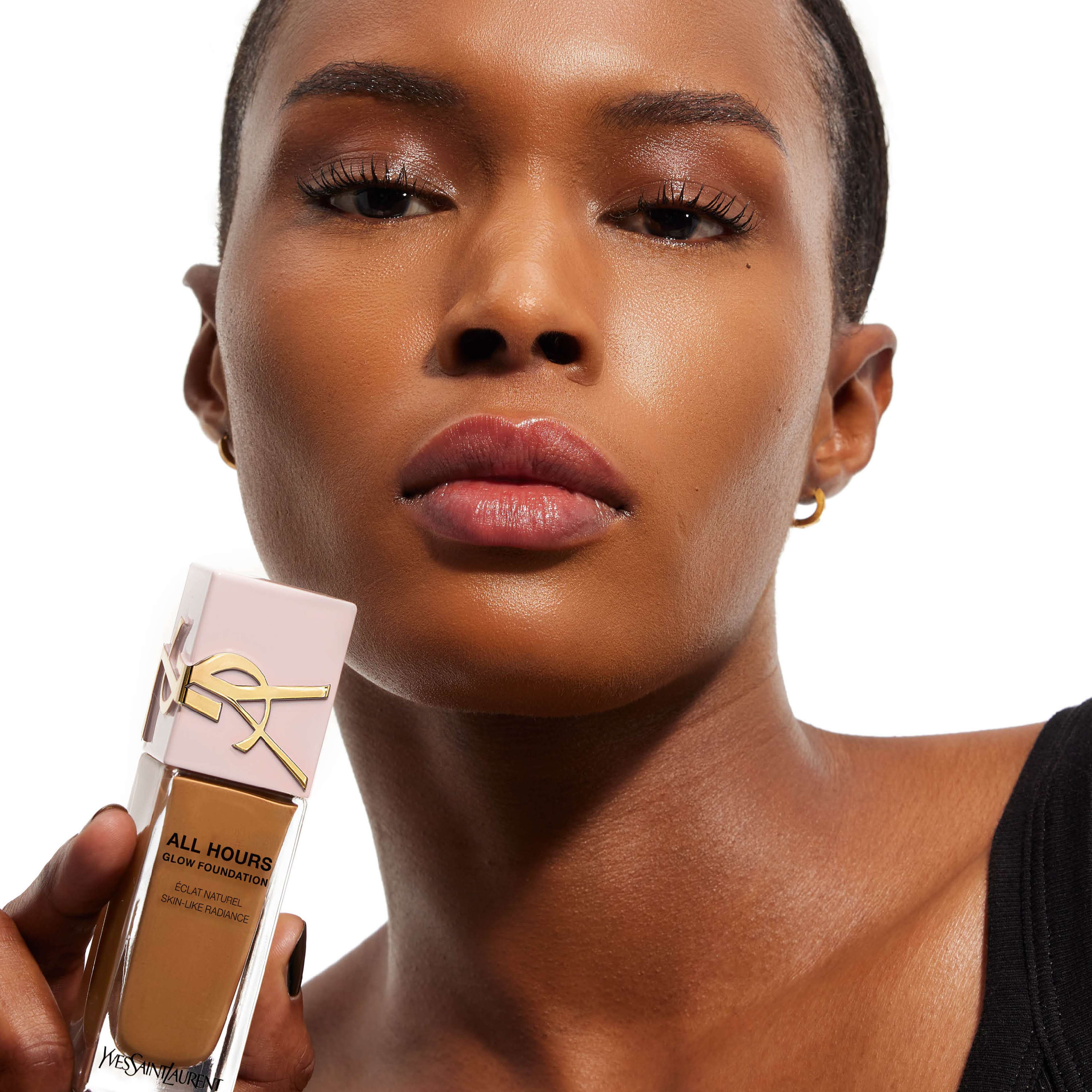 All Hours Glow Foundation, från Yves Saint Laurent, i färgen Dw4.