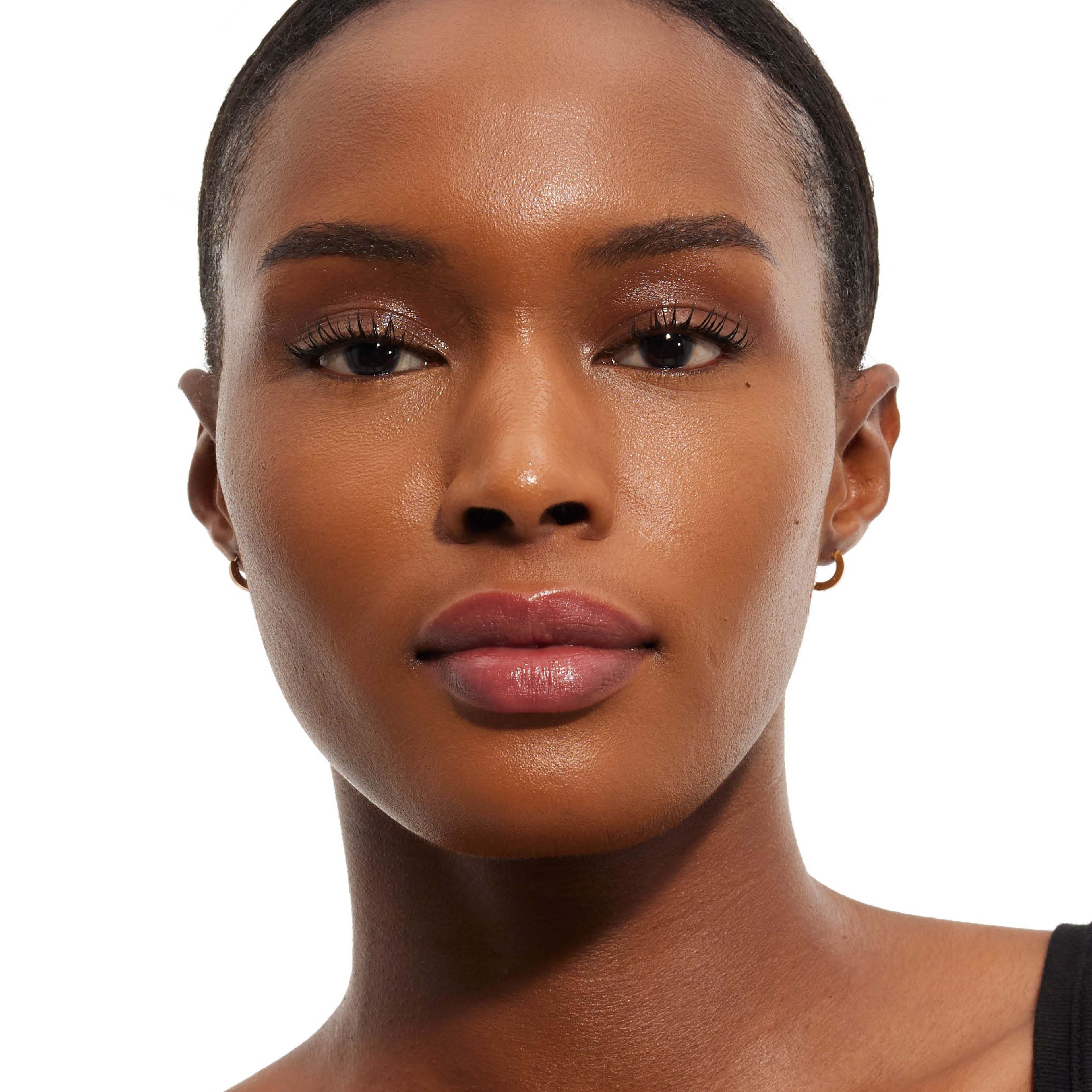 All Hours Glow Foundation, från Yves Saint Laurent, i färgen Dw4.