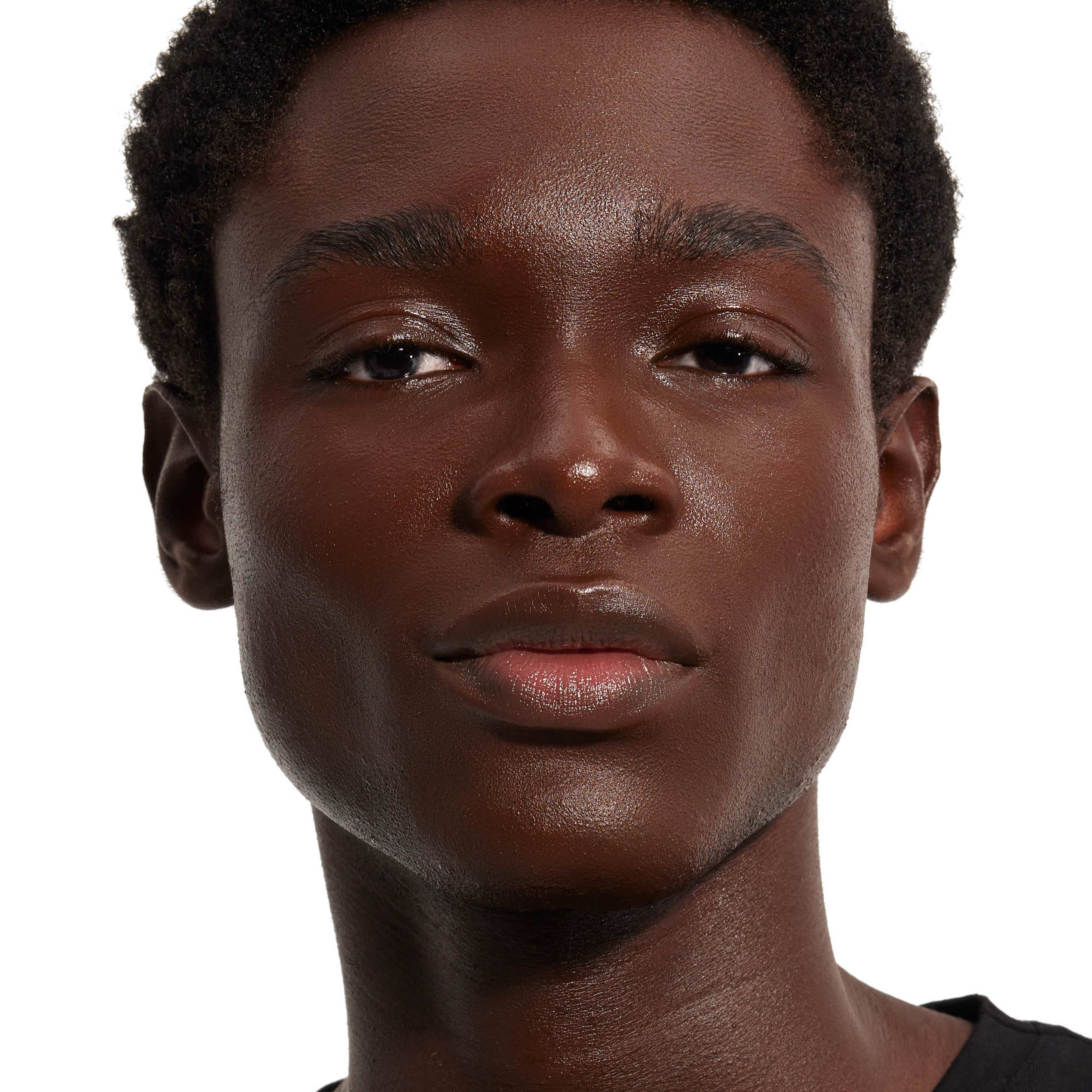 All Hours Glow Foundation, från Yves Saint Laurent, i färgen Dc9.