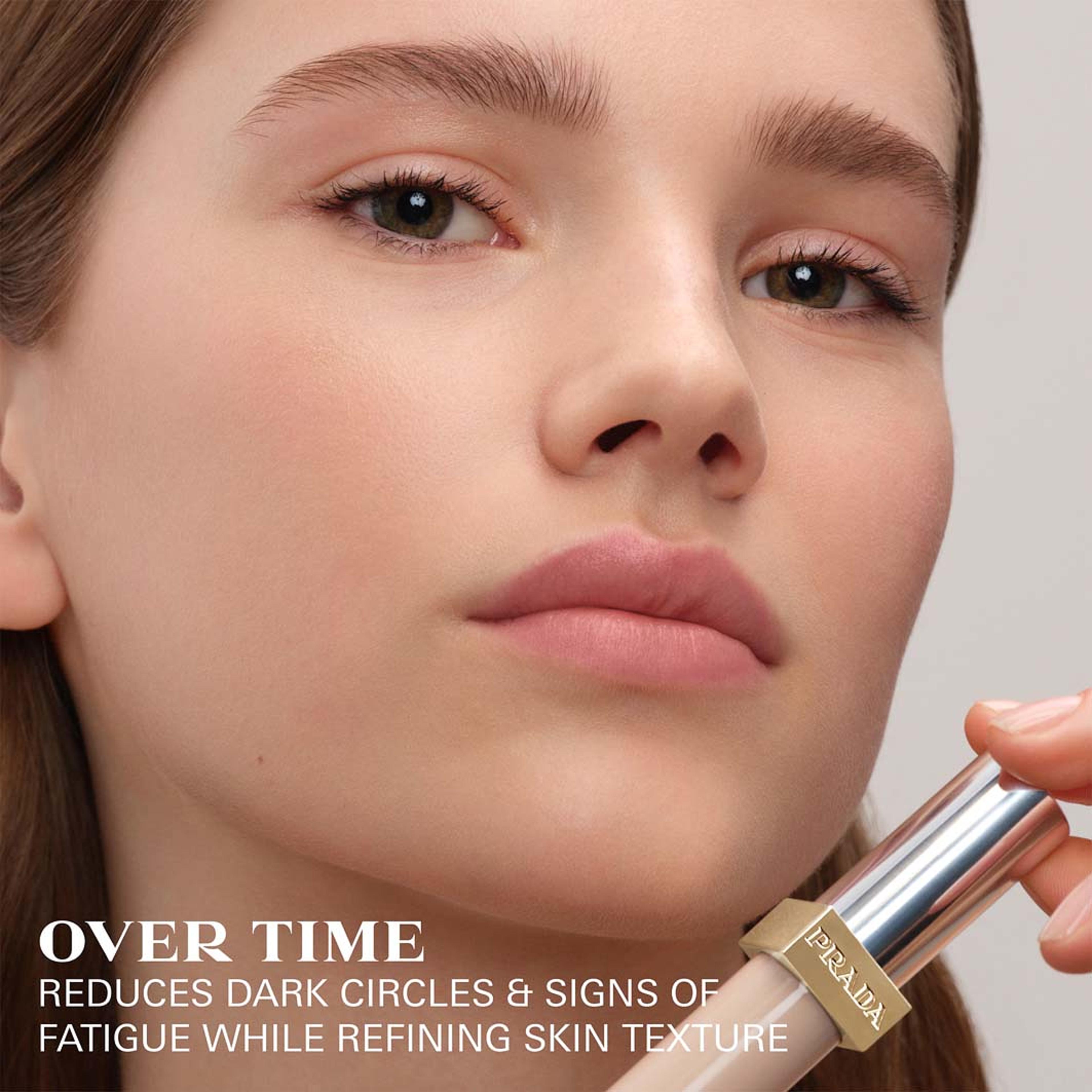 Conceal Concealer, från Prada, i färgen Lc1. Klicka för att öppna bilden i stort format