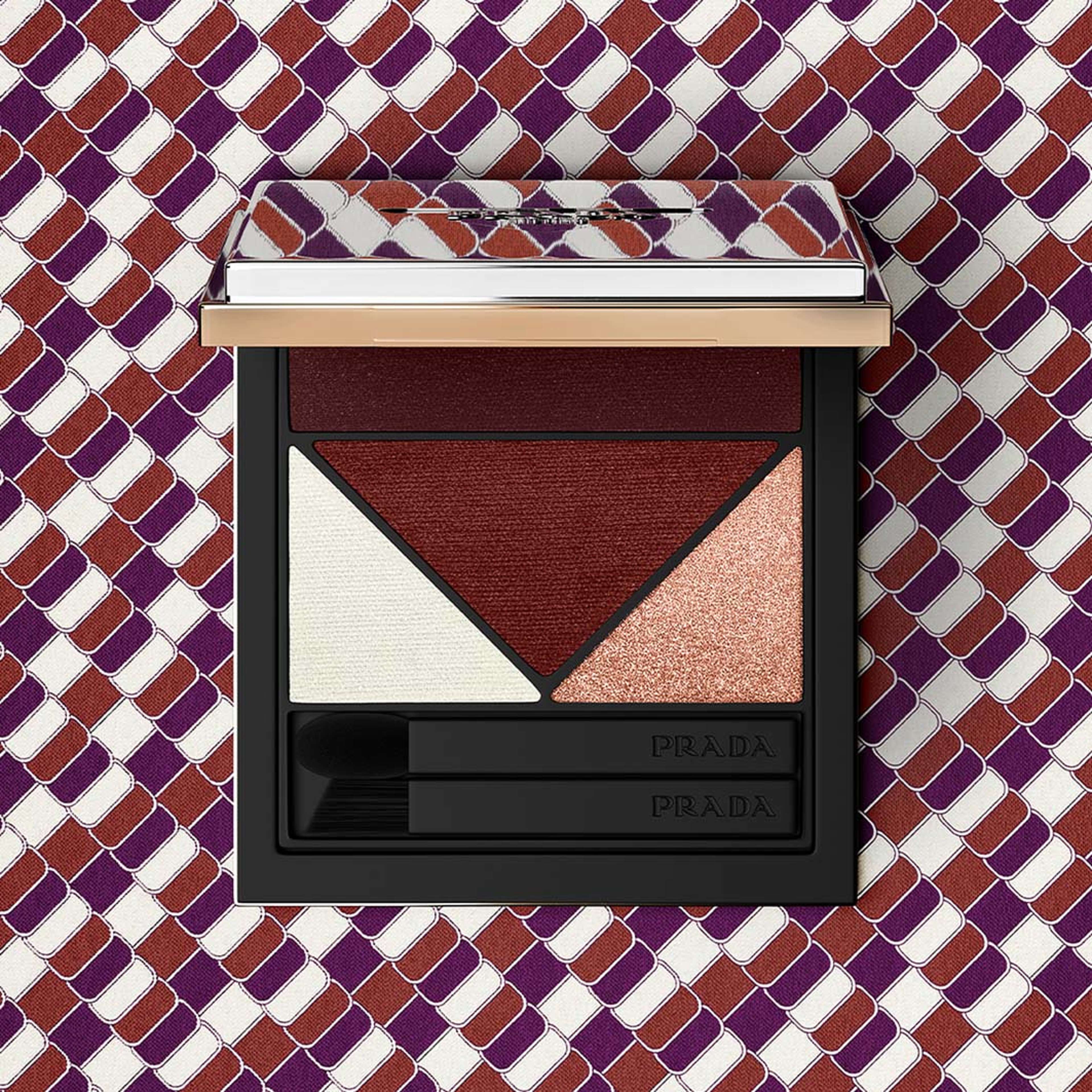 Dimensions Durable Multi-Effect Eyeshadow, från Prada, i färgen B03. Klicka för att öppna bilden i stort format