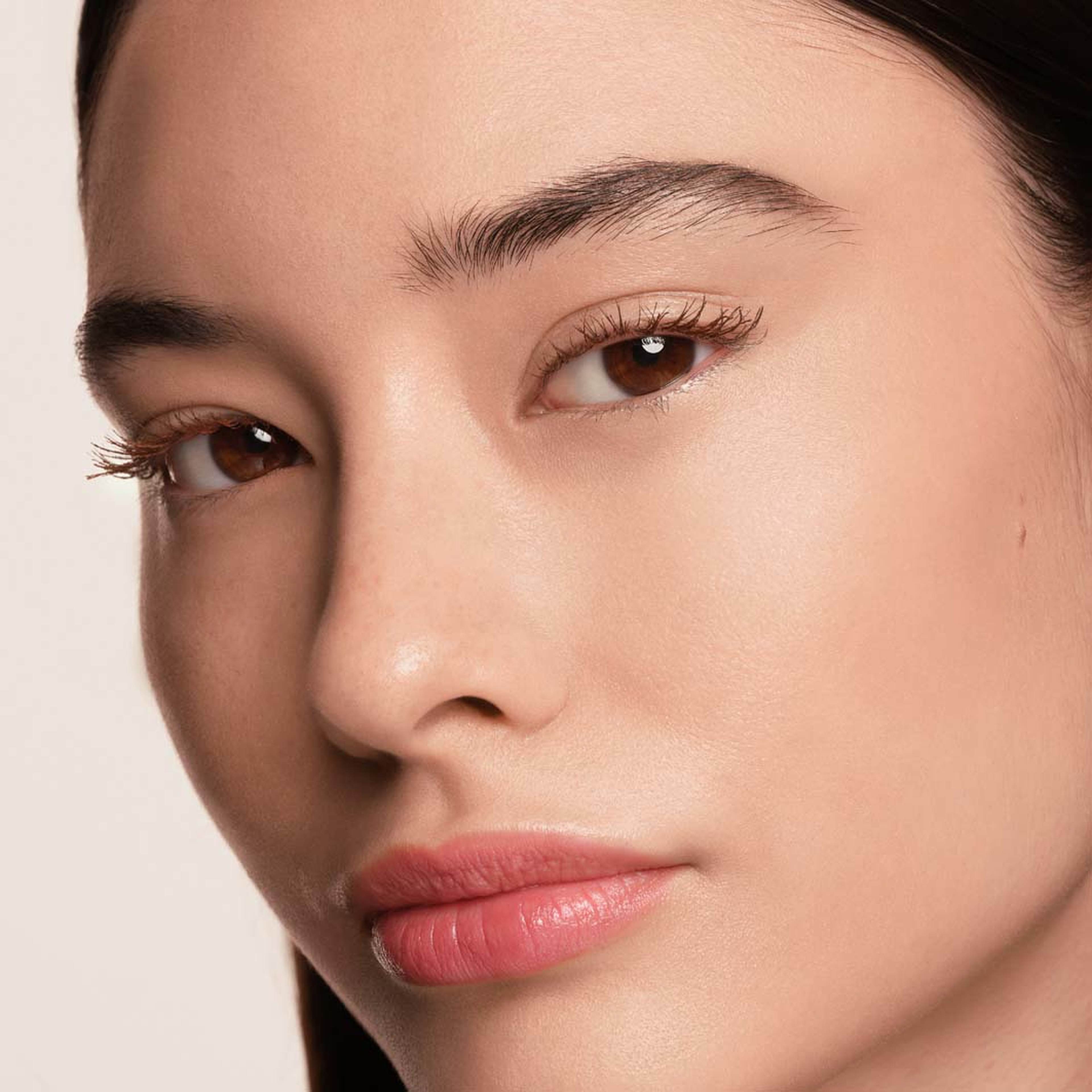 Vertigo Drama Sculpted Volume Mascara, från Armani, i färgen Brown. Klicka för att öppna bilden i stort format