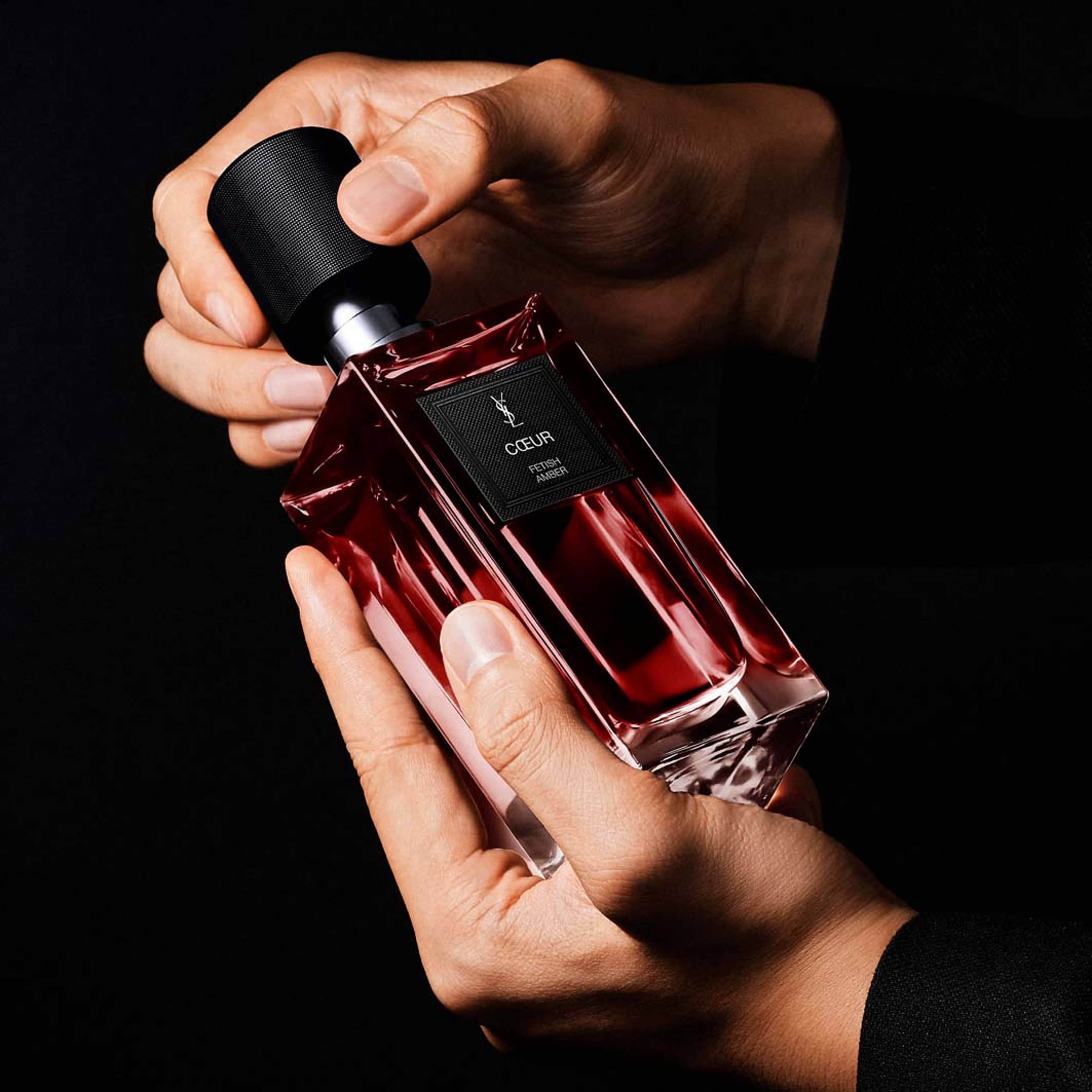 Le Vestiaire des Parfums COEUR Eau de Parfum, från Yves Saint Laurent. Klicka för att öppna bilden i stort format