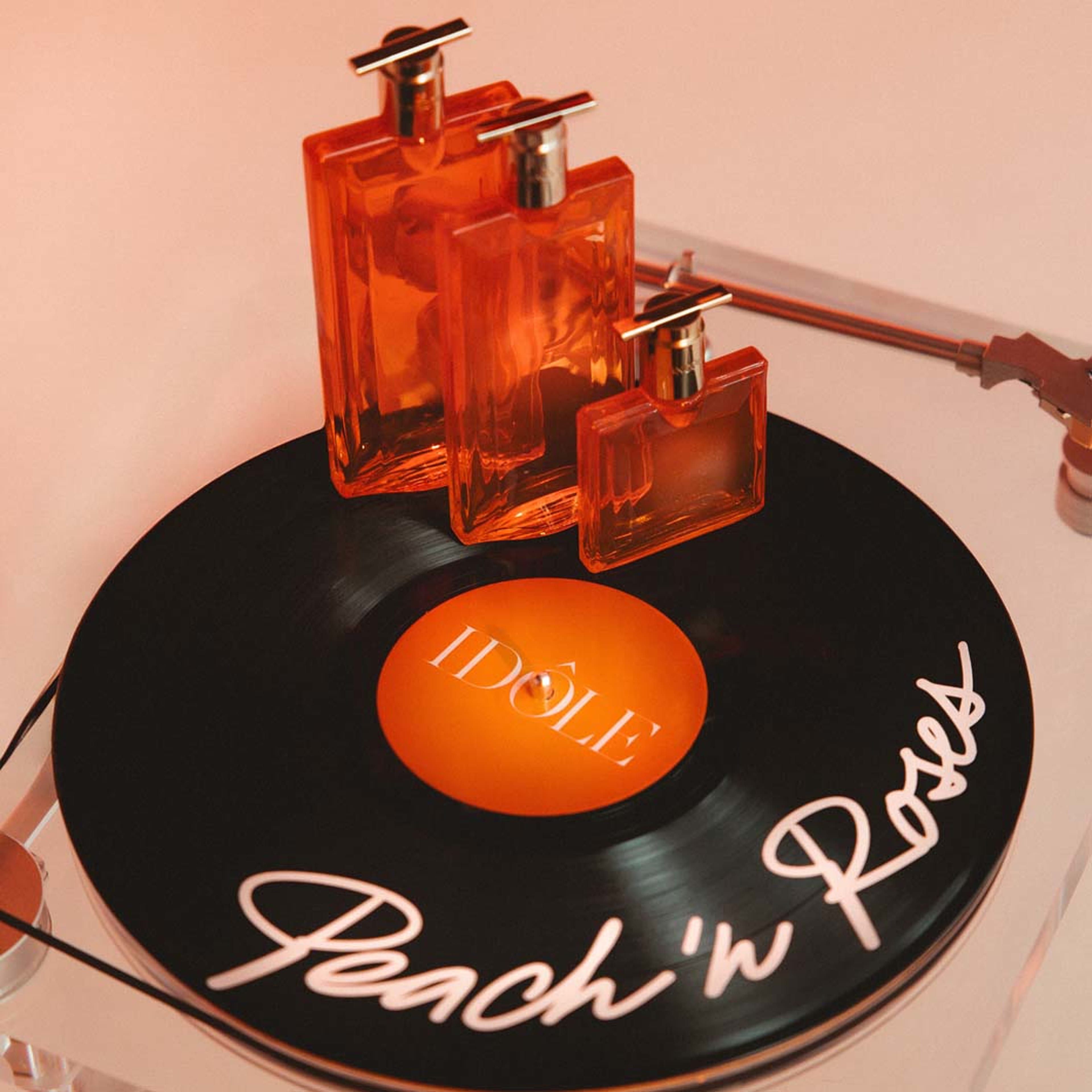 Idôle Peach’N Roses Eau de Parfum, från Lancôme. Klicka för att öppna bilden i stort format