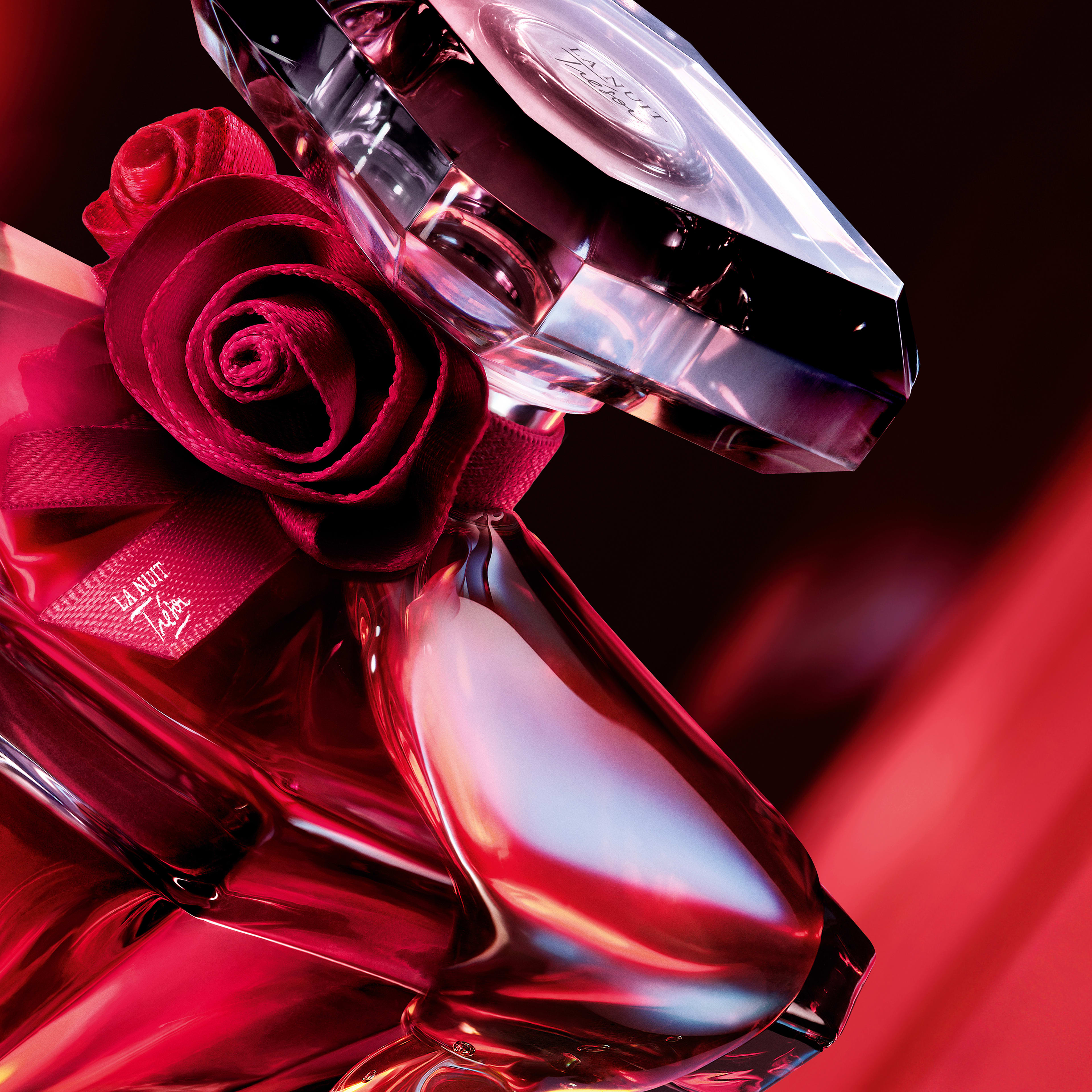La Nuit Trésor Rouge Drama Eau de Parfum, från Lancôme. Klicka för att öppna bilden i stort format