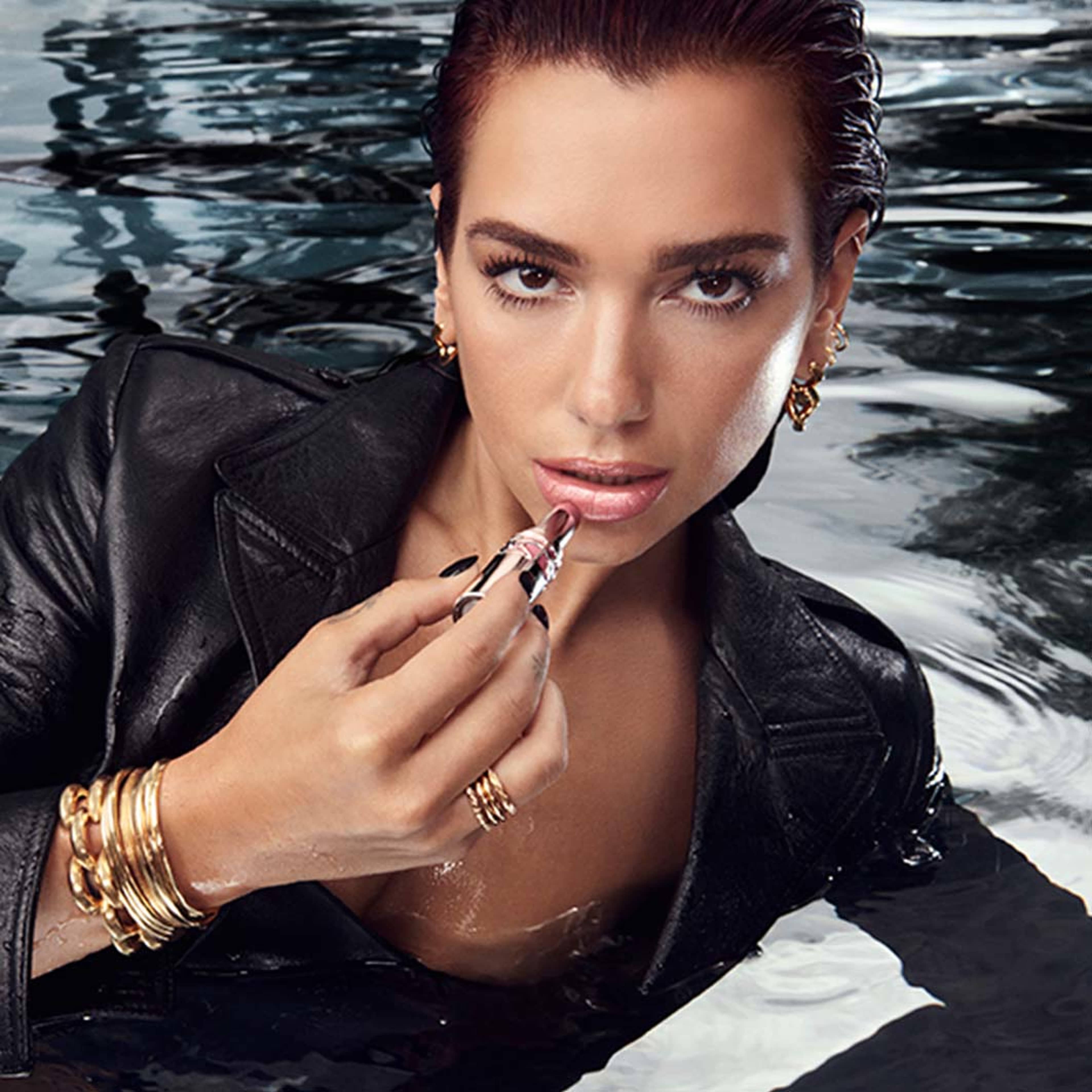 Loveshine Wet Shine Lipstick, från Yves Saint Laurent, i färgen 10. Klicka för att öppna bilden i stort format