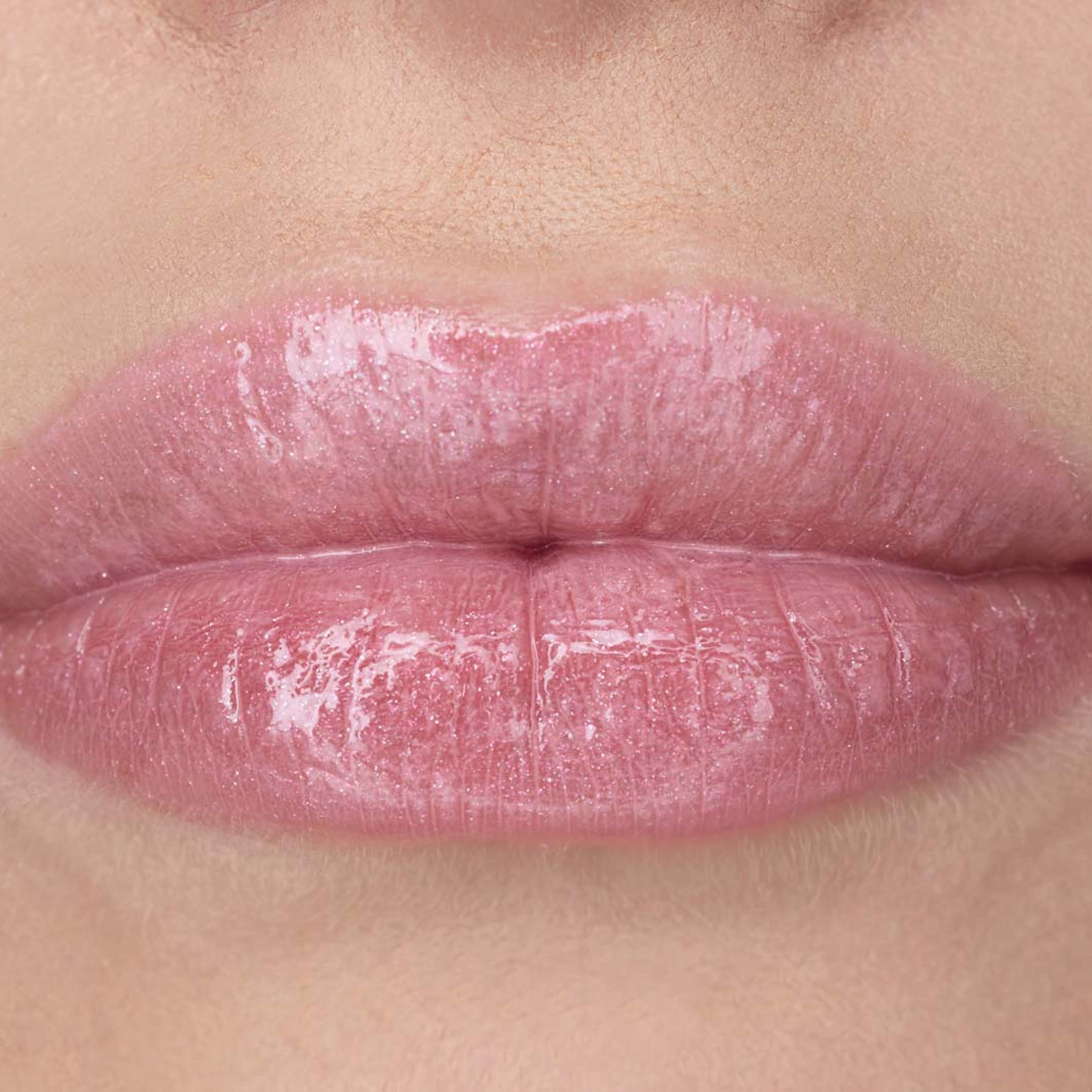 Loveshine Wet Shine Lipstick, från Yves Saint Laurent, i färgen 215. Klicka för att öppna bilden i stort format