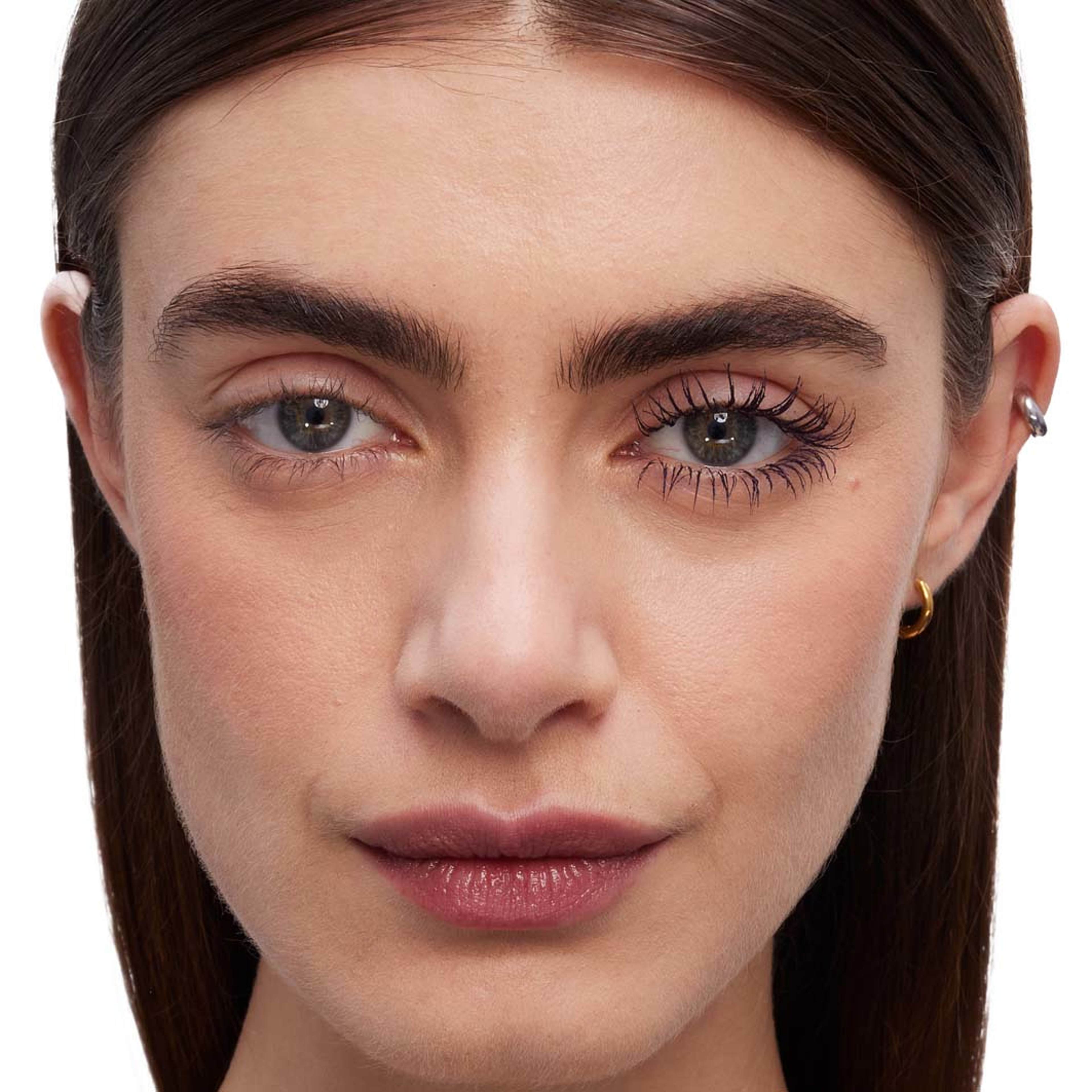 Lash Clash Mascara Purple, från Yves Saint Laurent. Klicka för att öppna bilden i stort format