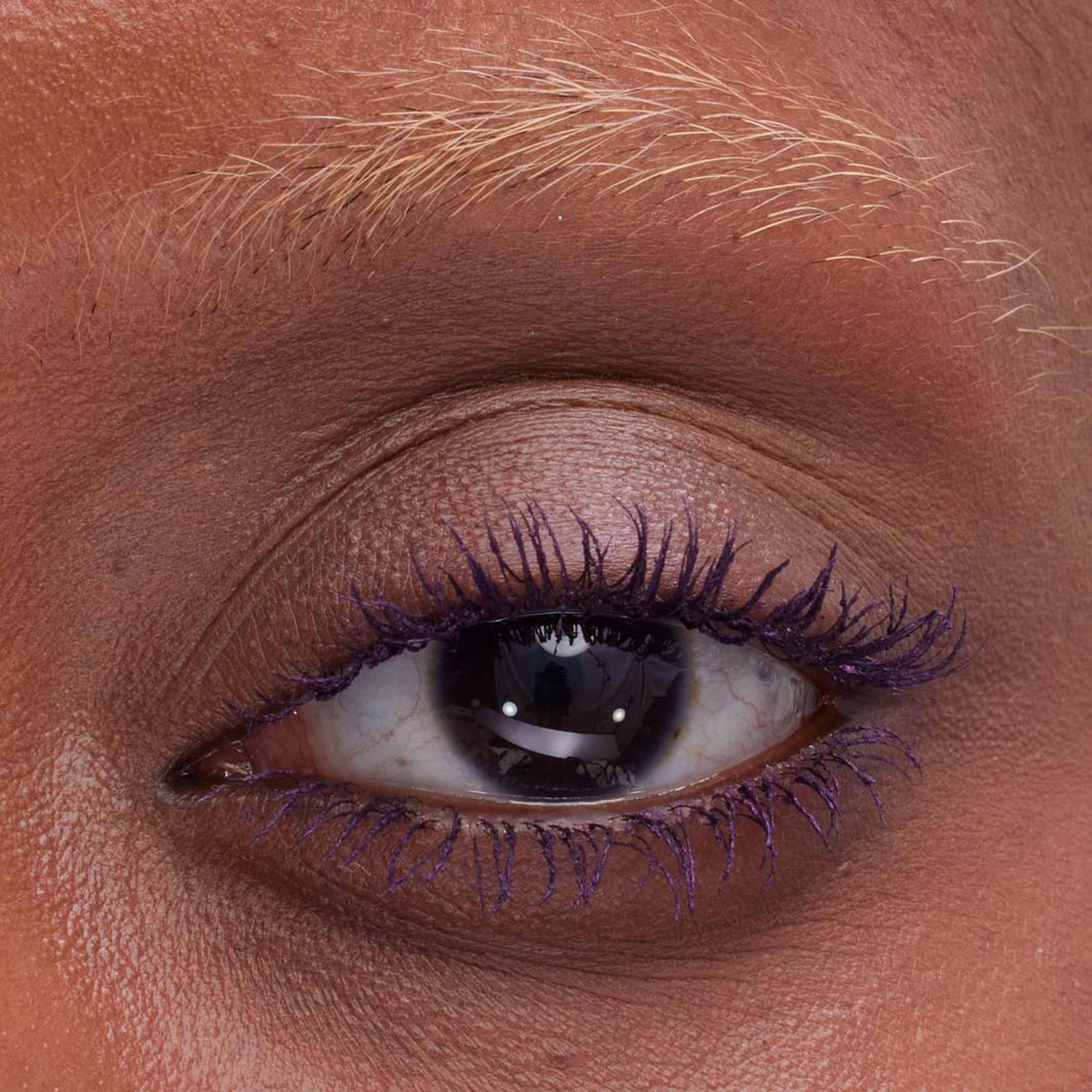 Lash Clash Mascara Purple, från Yves Saint Laurent. Klicka för att öppna bilden i stort format