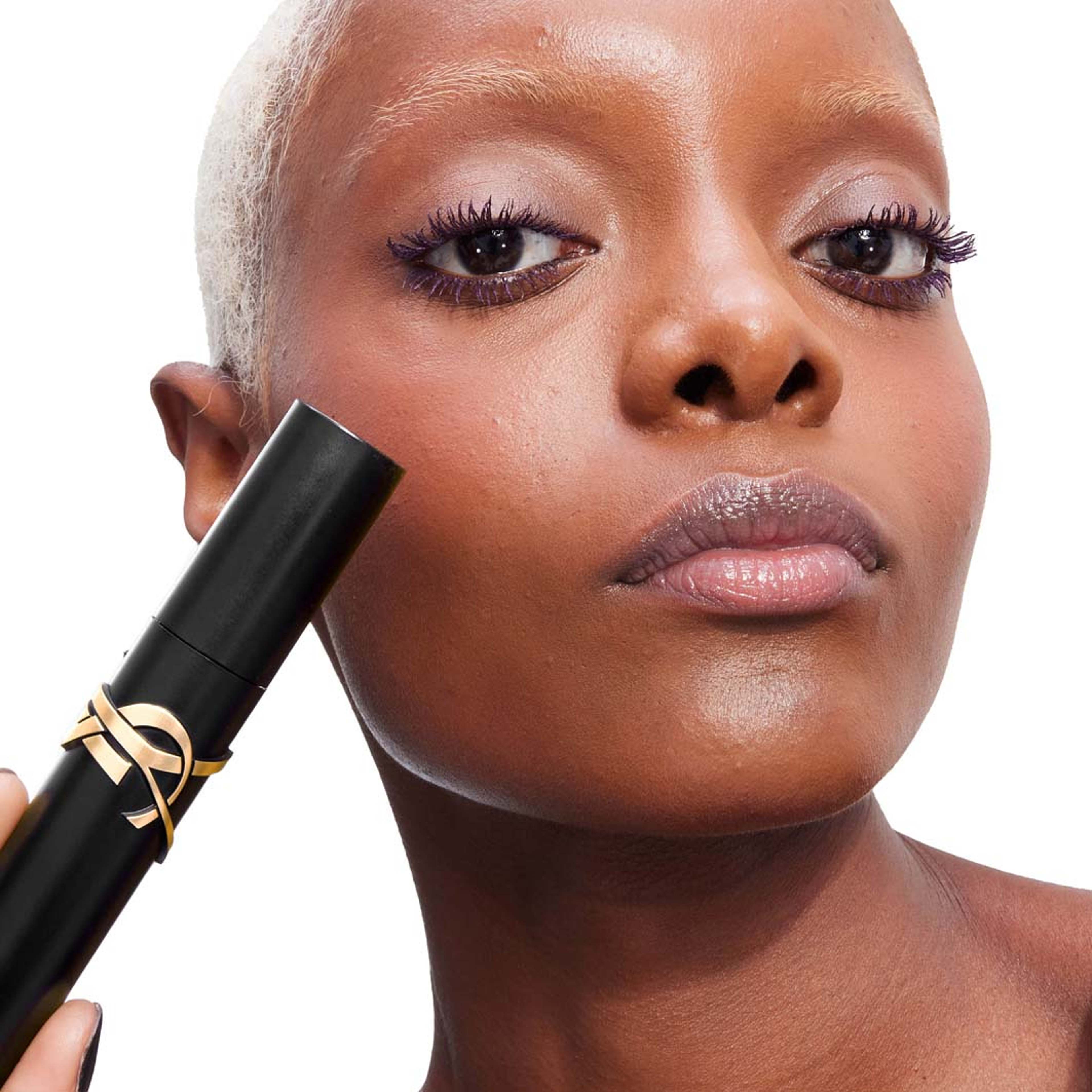 Lash Clash Mascara Purple, från Yves Saint Laurent. Klicka för att öppna bilden i stort format